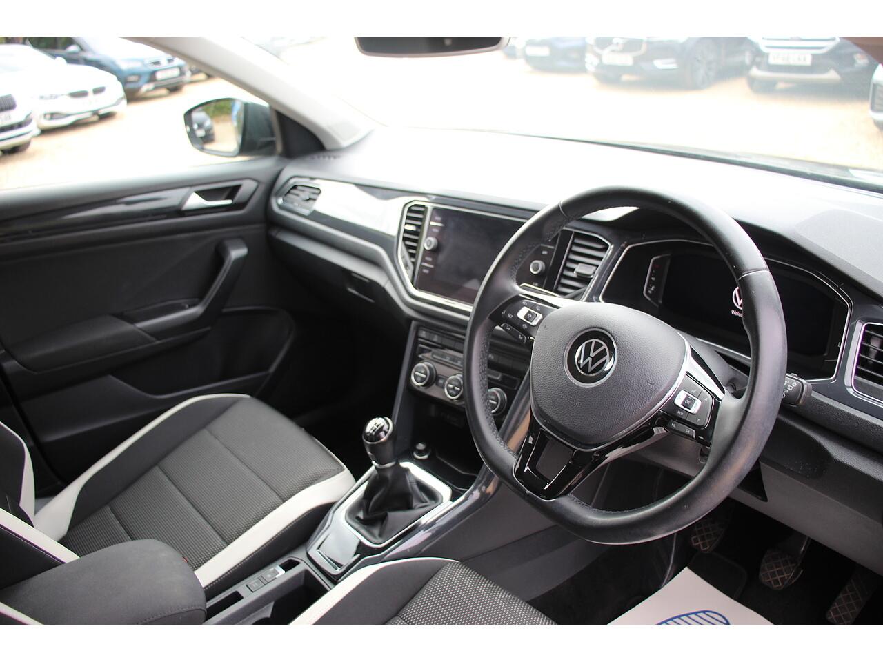 Volkswagen T-Roc view 13