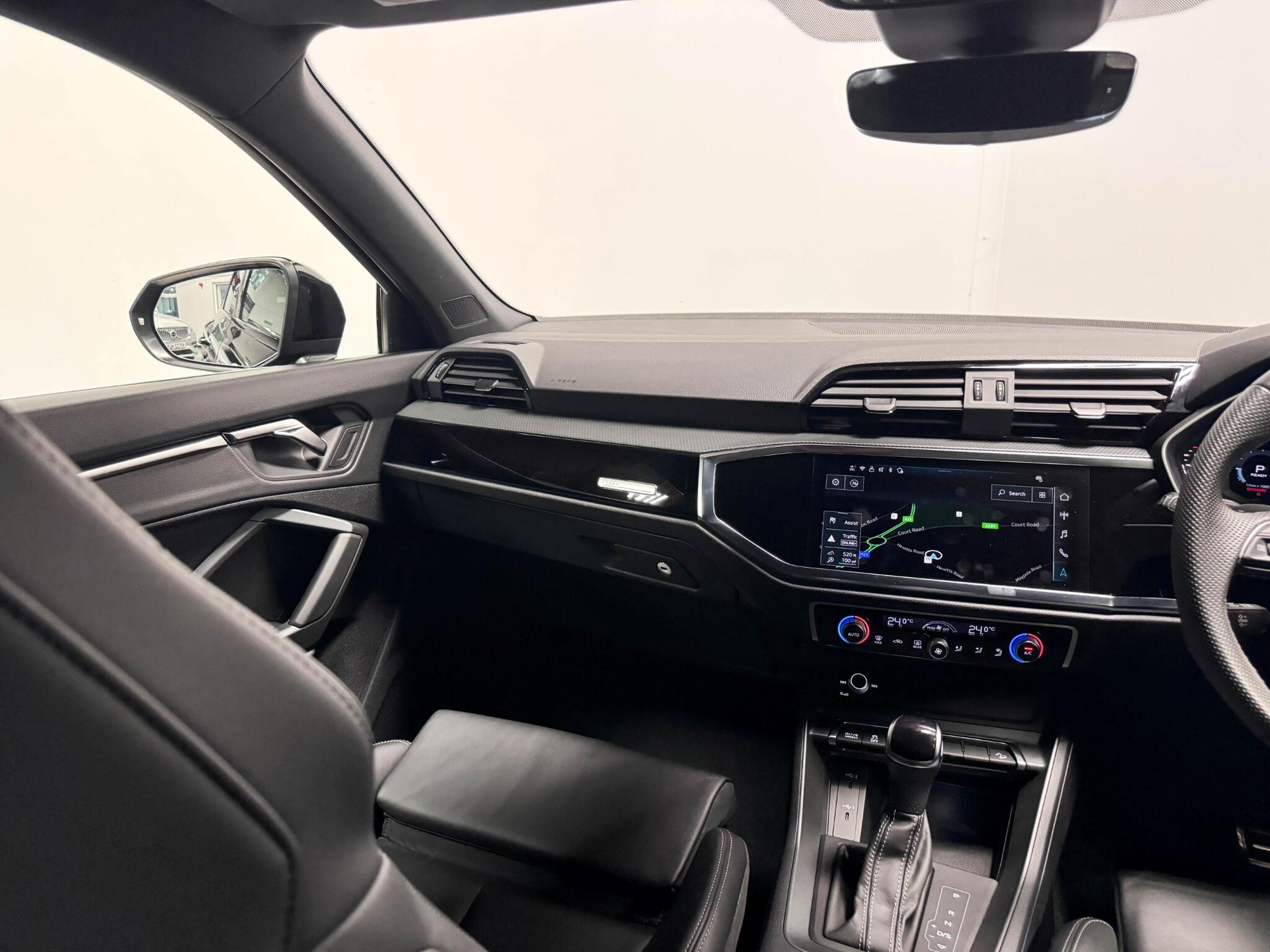 Audi Q3 view 26