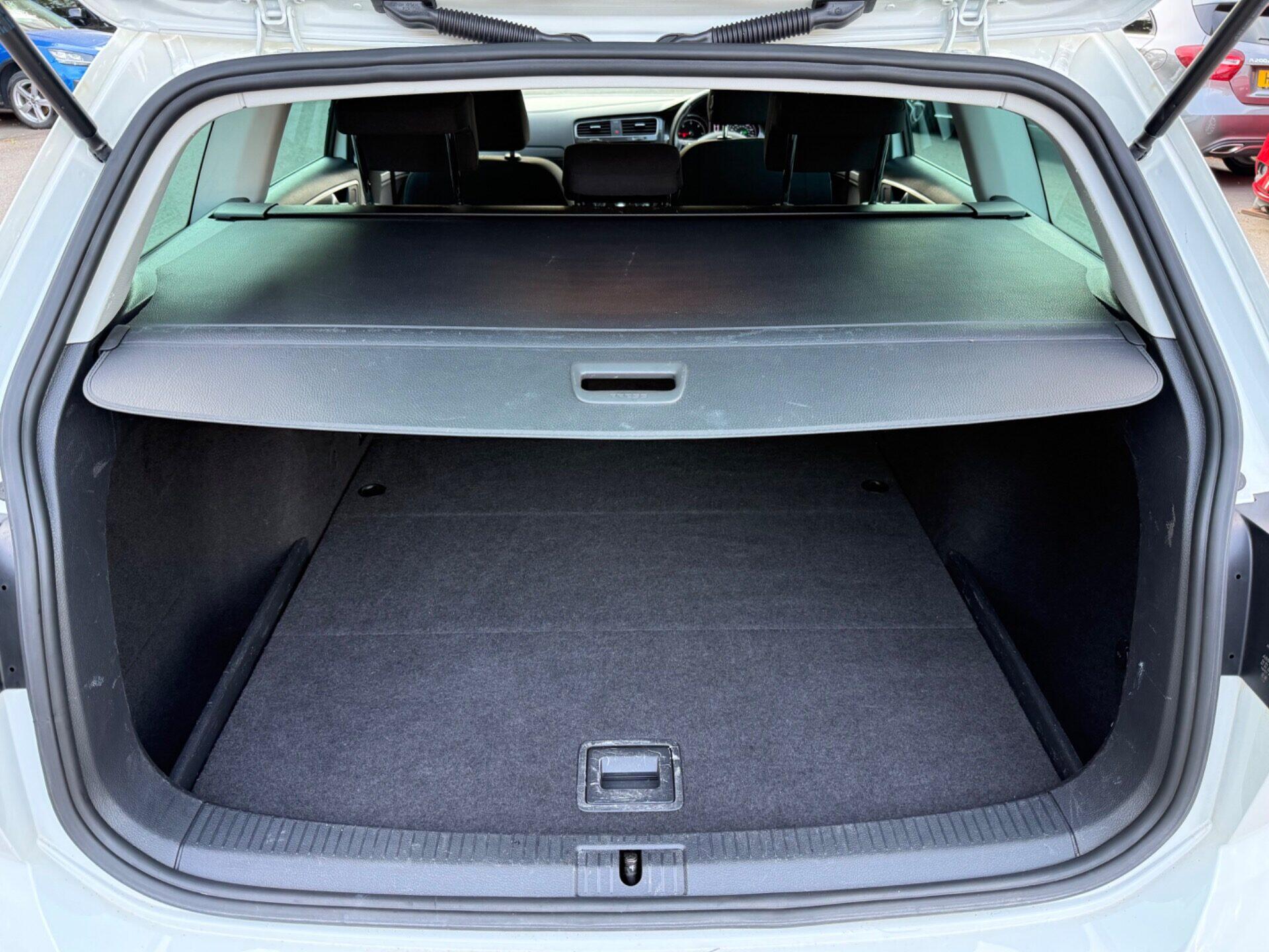 Volkswagen Golf view 54