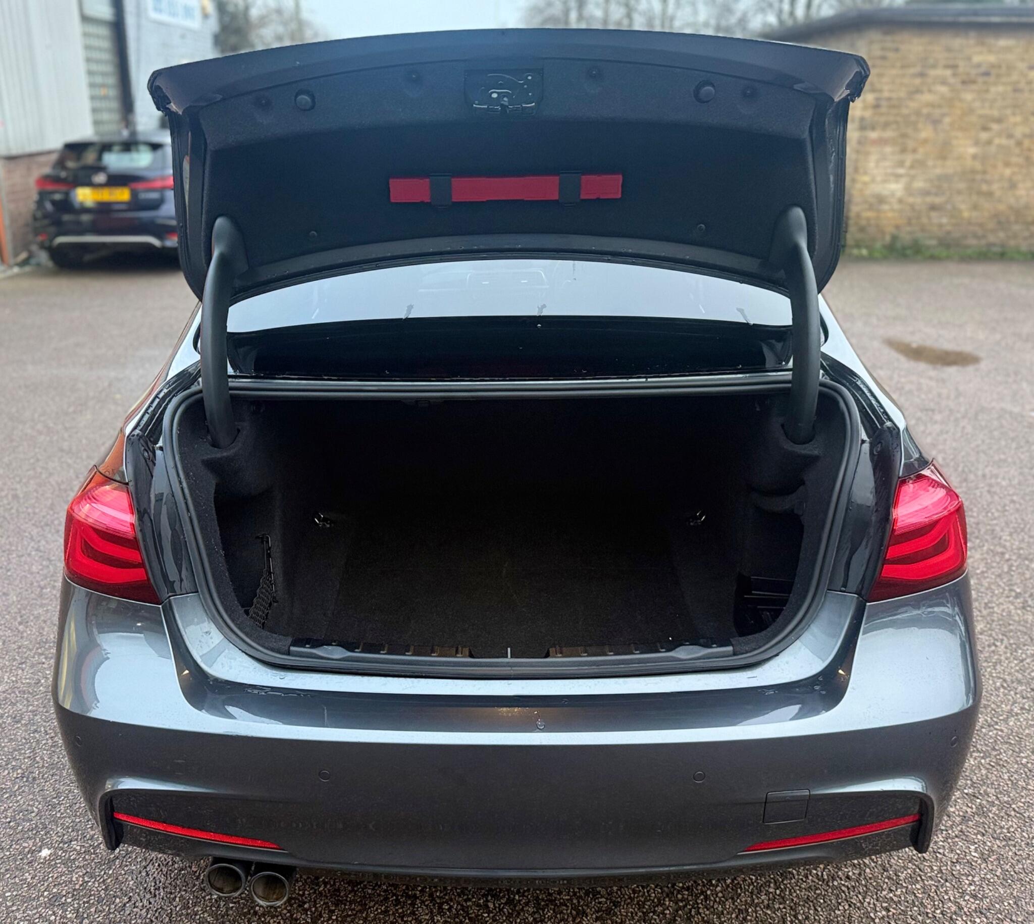 BMW 3 Series view 21