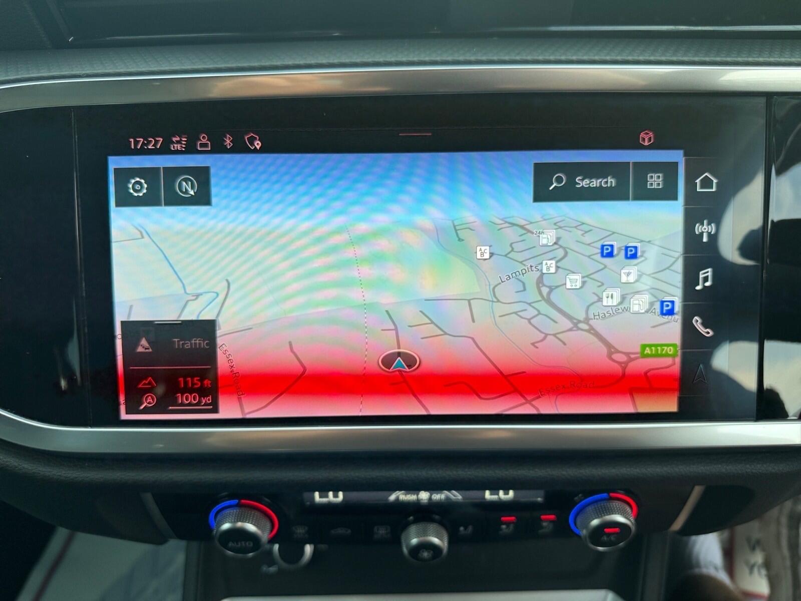 Audi Q3 view 23