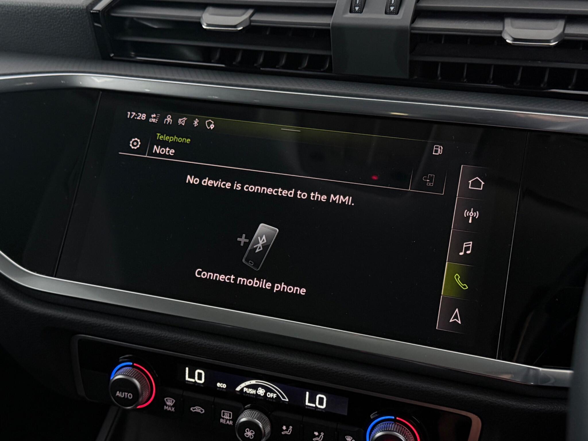 Audi Q3 view 20