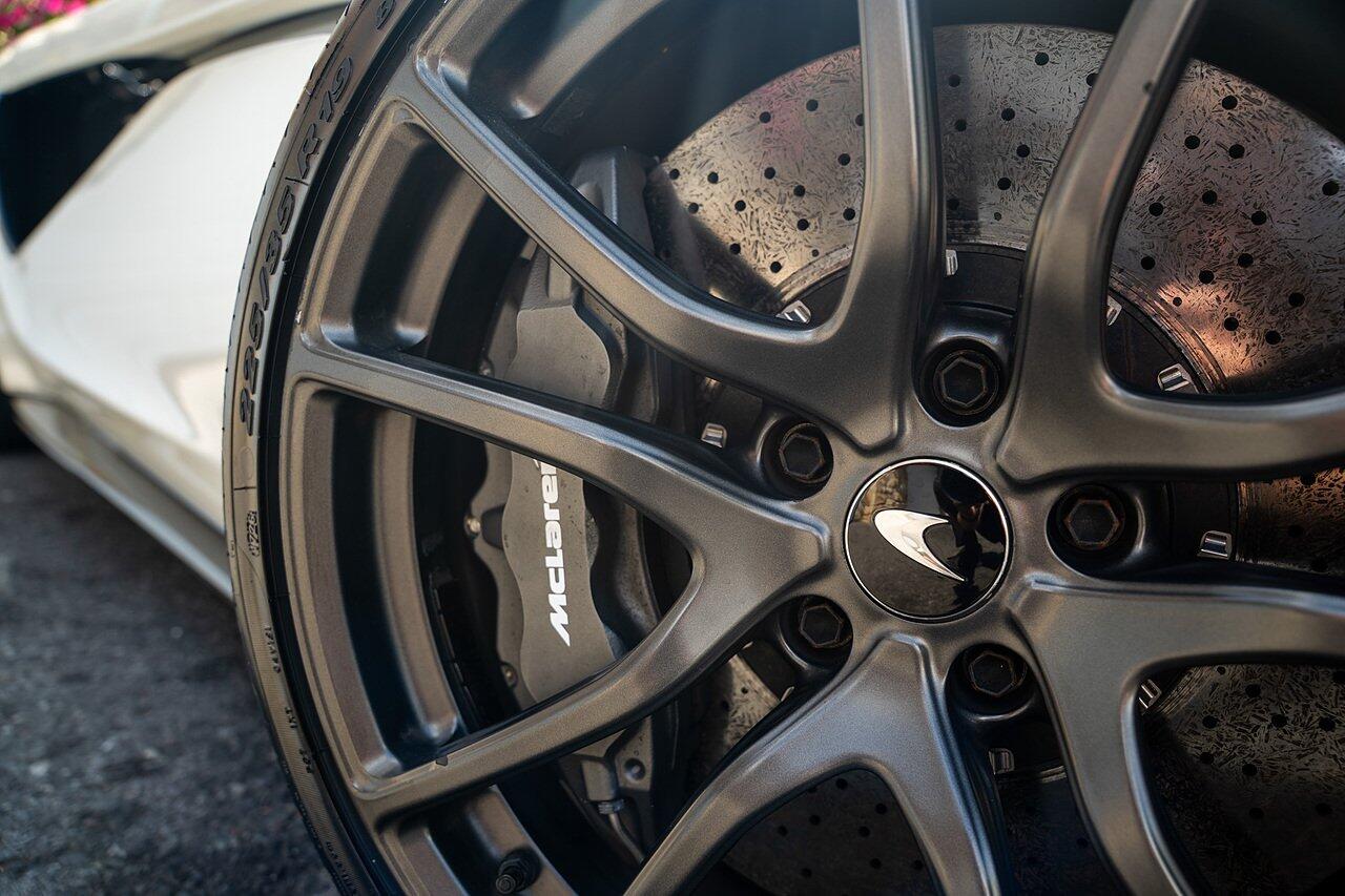 McLaren 570S view 36
