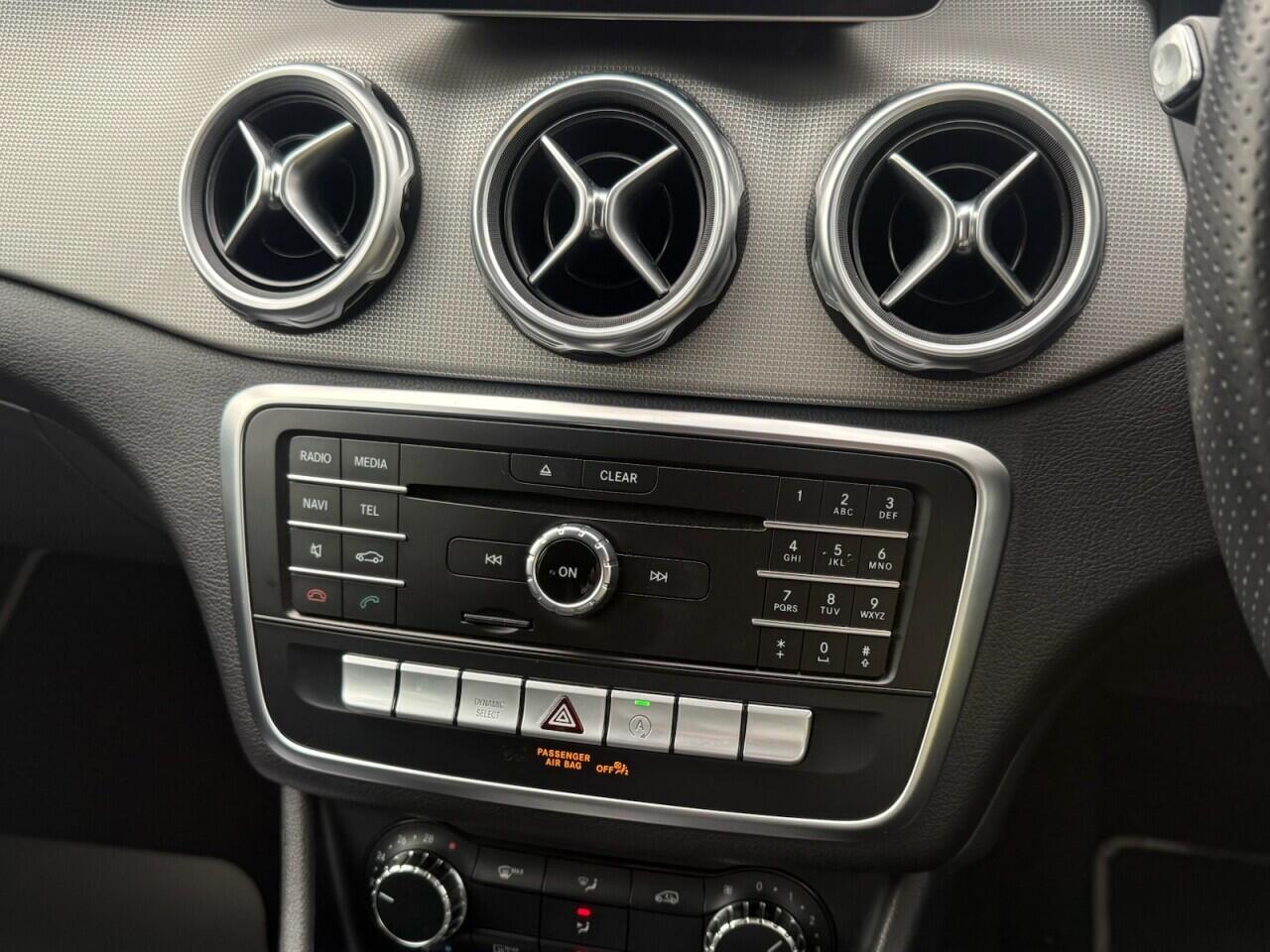 Mercedes-Benz Gla view 21
