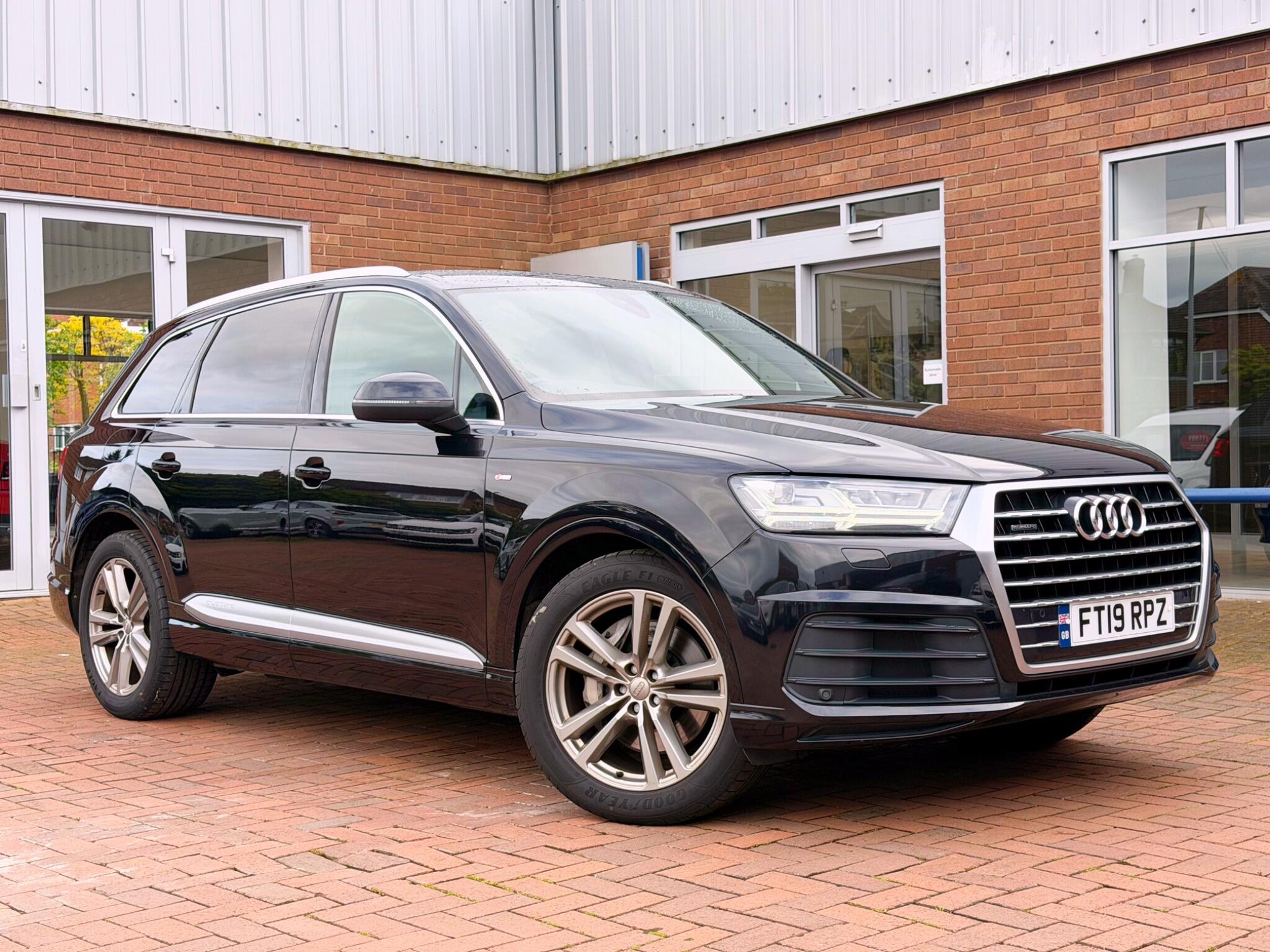Audi Q7 view 49