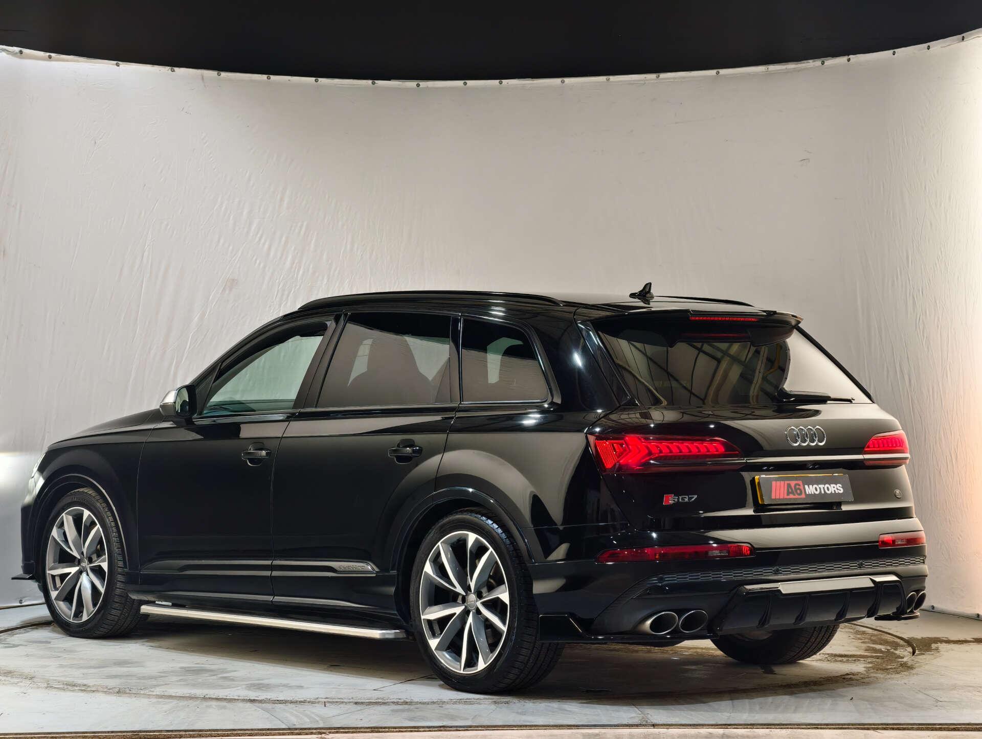 Audi SQ7 view 12