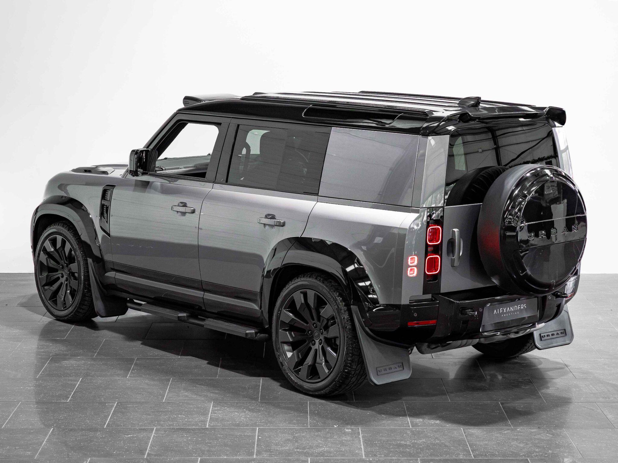 Land Rover Defender 110 view 5