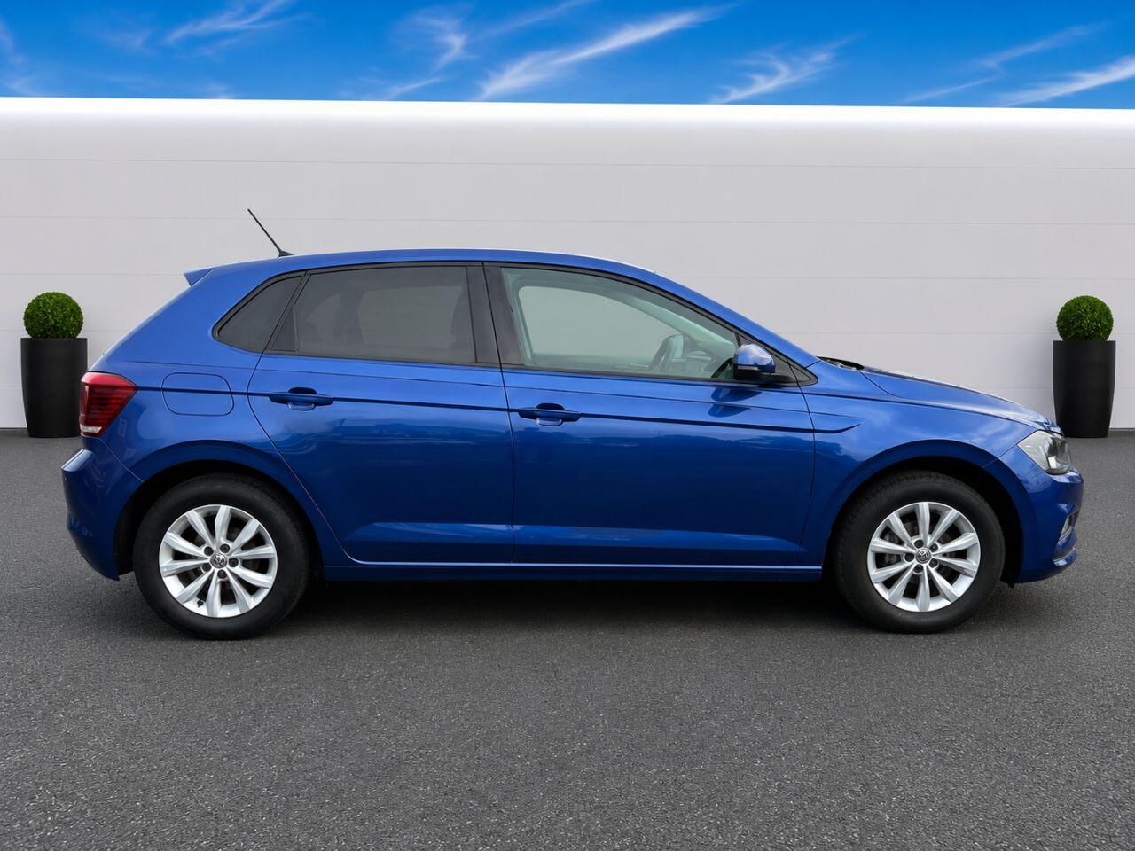 Volkswagen Polo view 10
