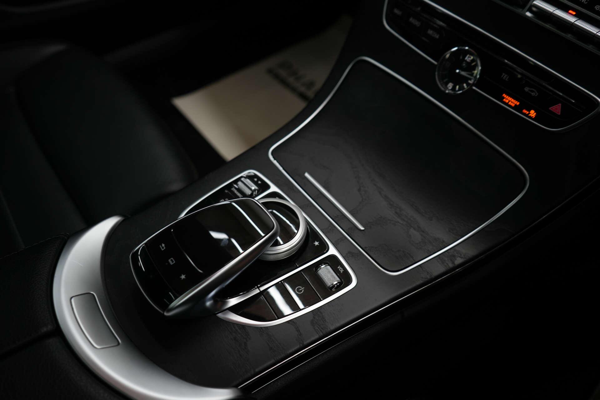 Mercedes-Benz C-Class view 32