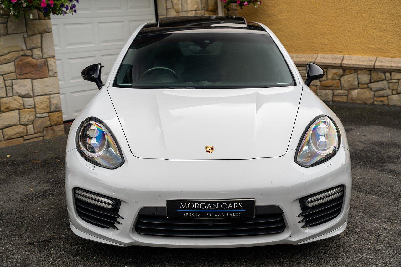 Porsche Panamera view 31