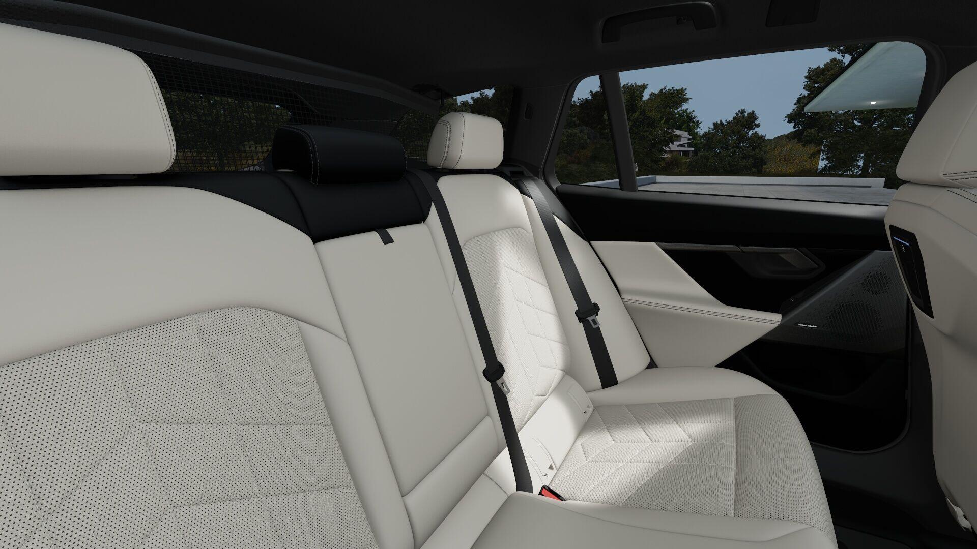 BMW 5 Series view 8