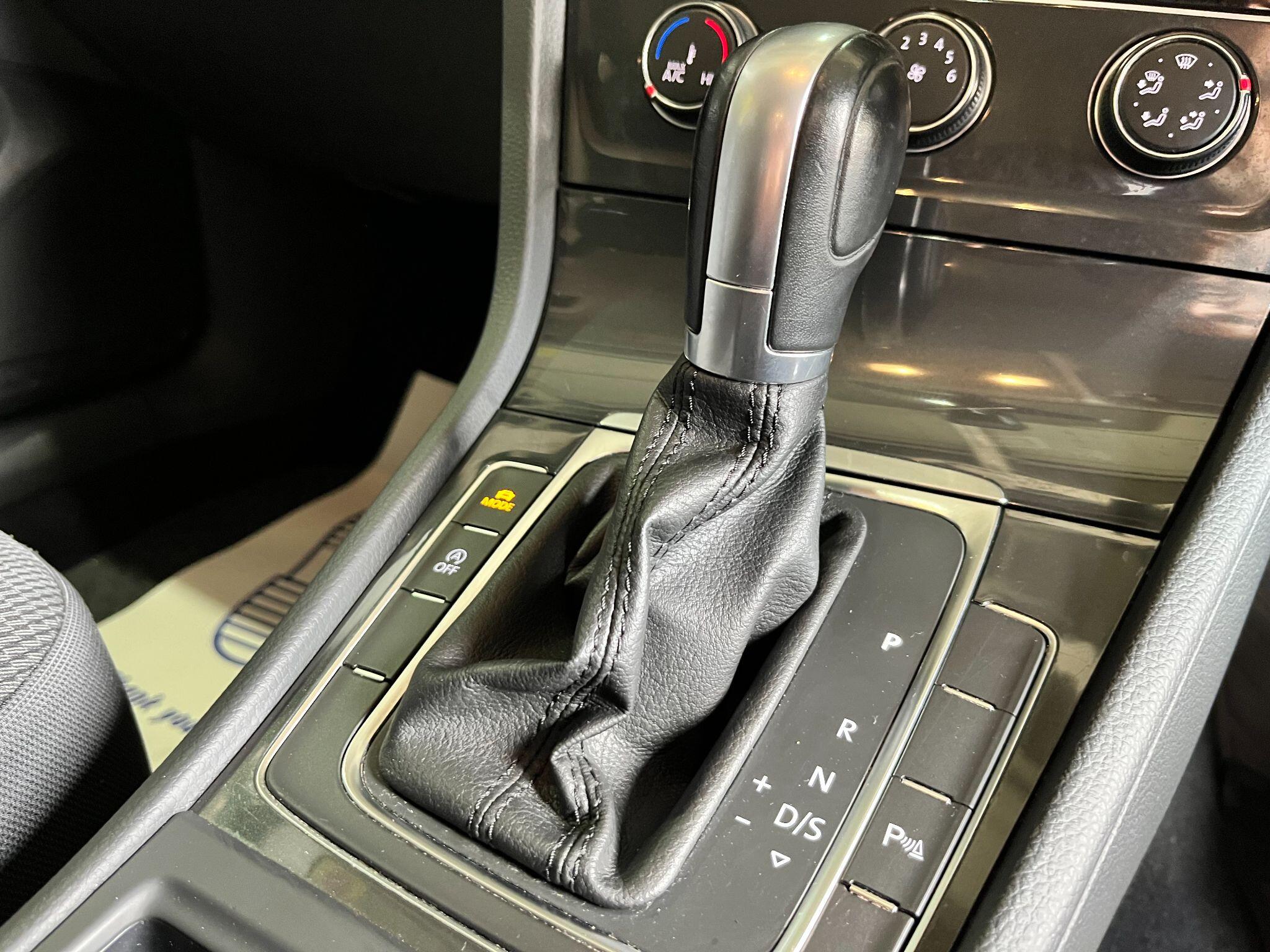 Volkswagen Golf view 45