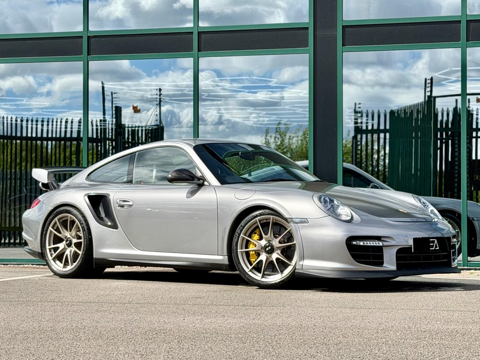 Porsche 911 view 6