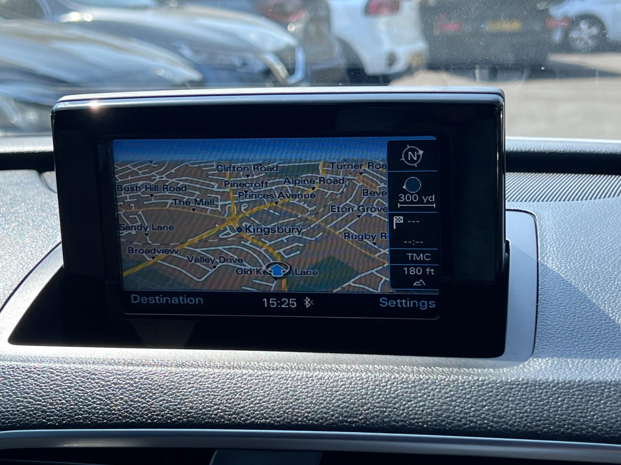 Audi Q3 view 23
