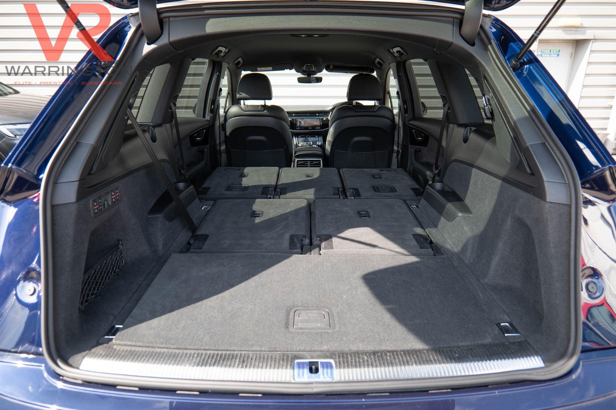 Audi Q7 view 20