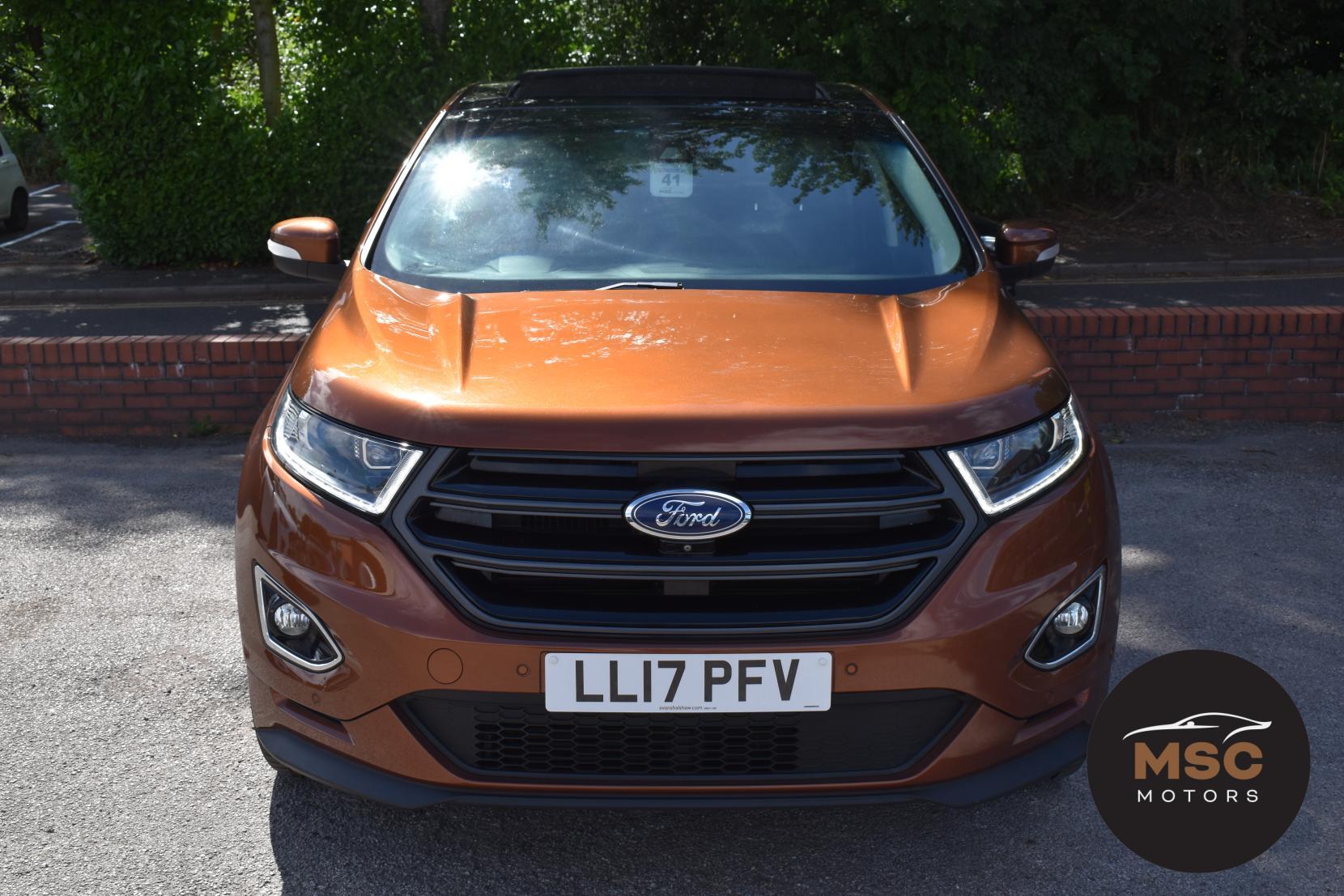 Ford Edge view 3
