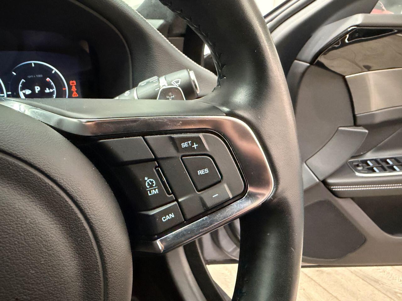 Jaguar XF view 43