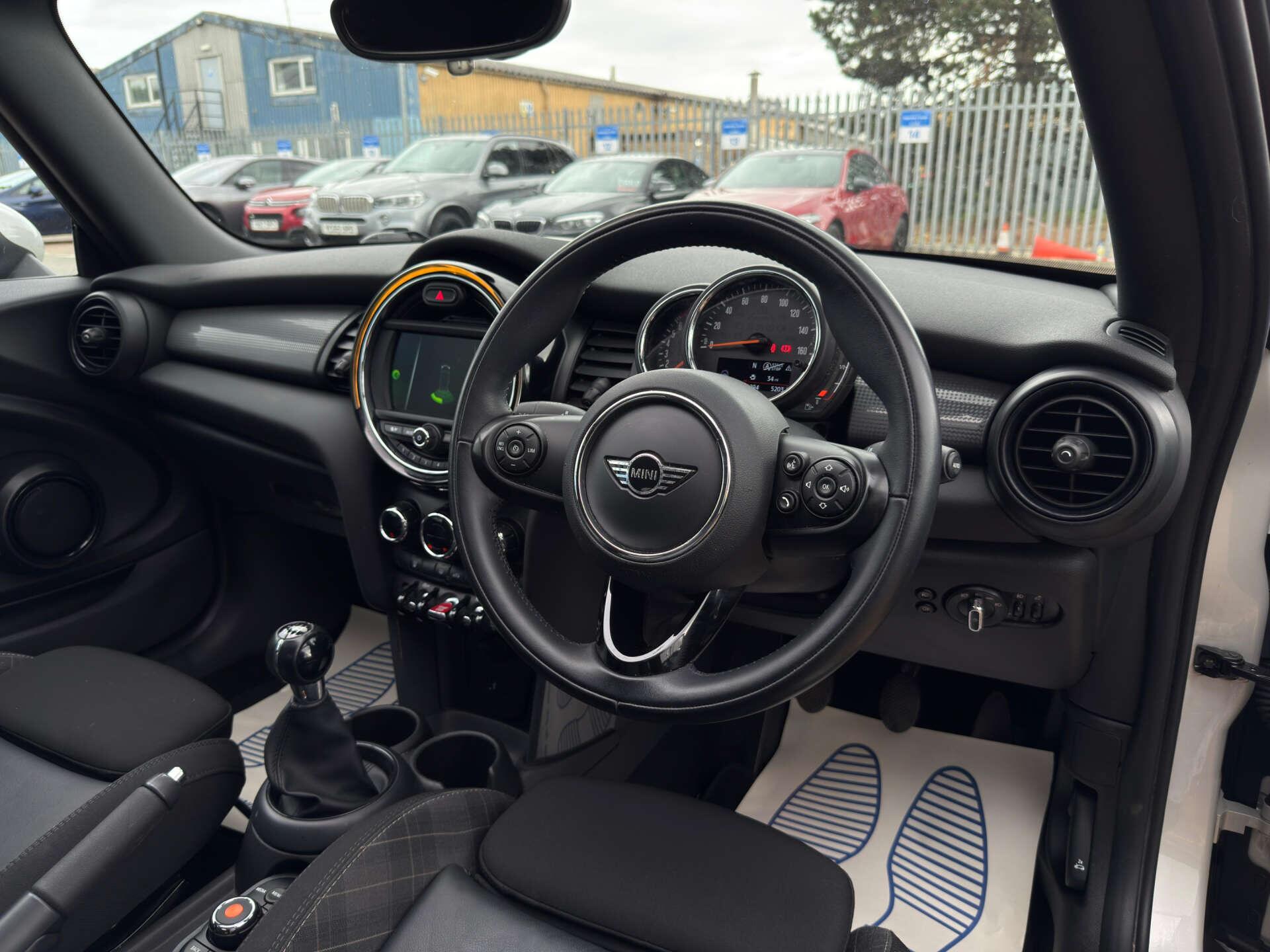 Mini Convertible view 12