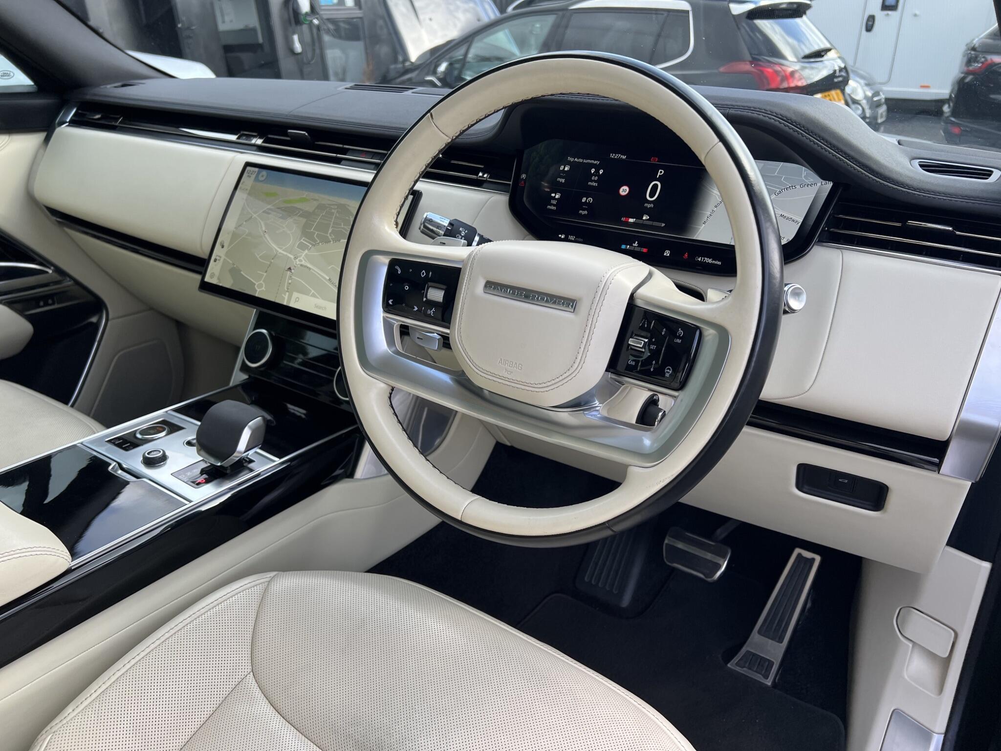Land Rover Range Rover view 32