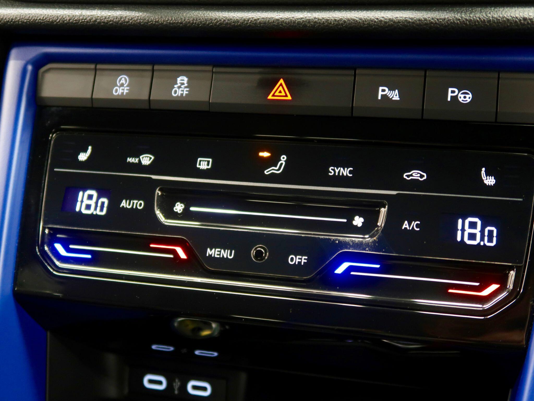 Volkswagen T-Roc view 30