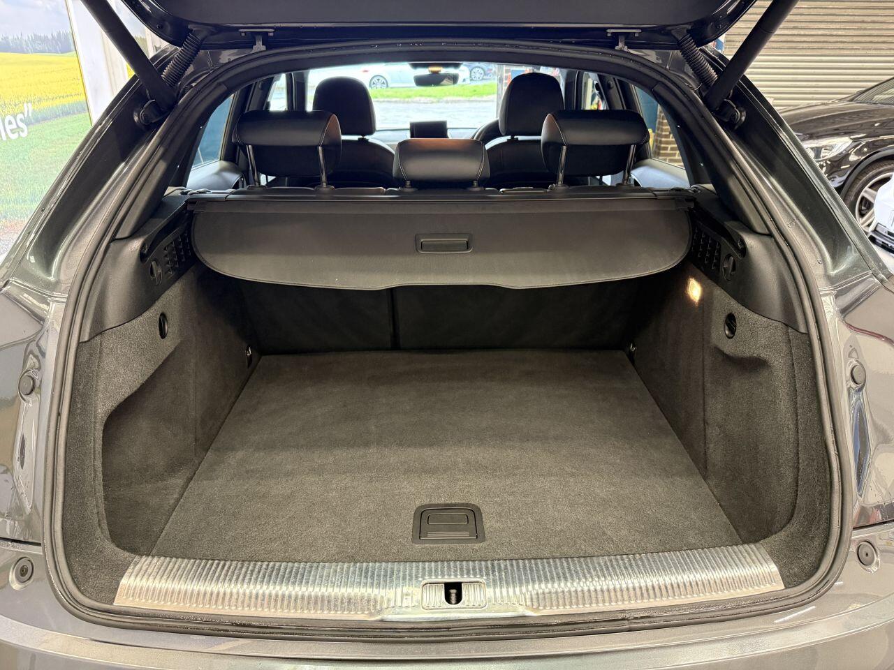 Audi Q3 view 16