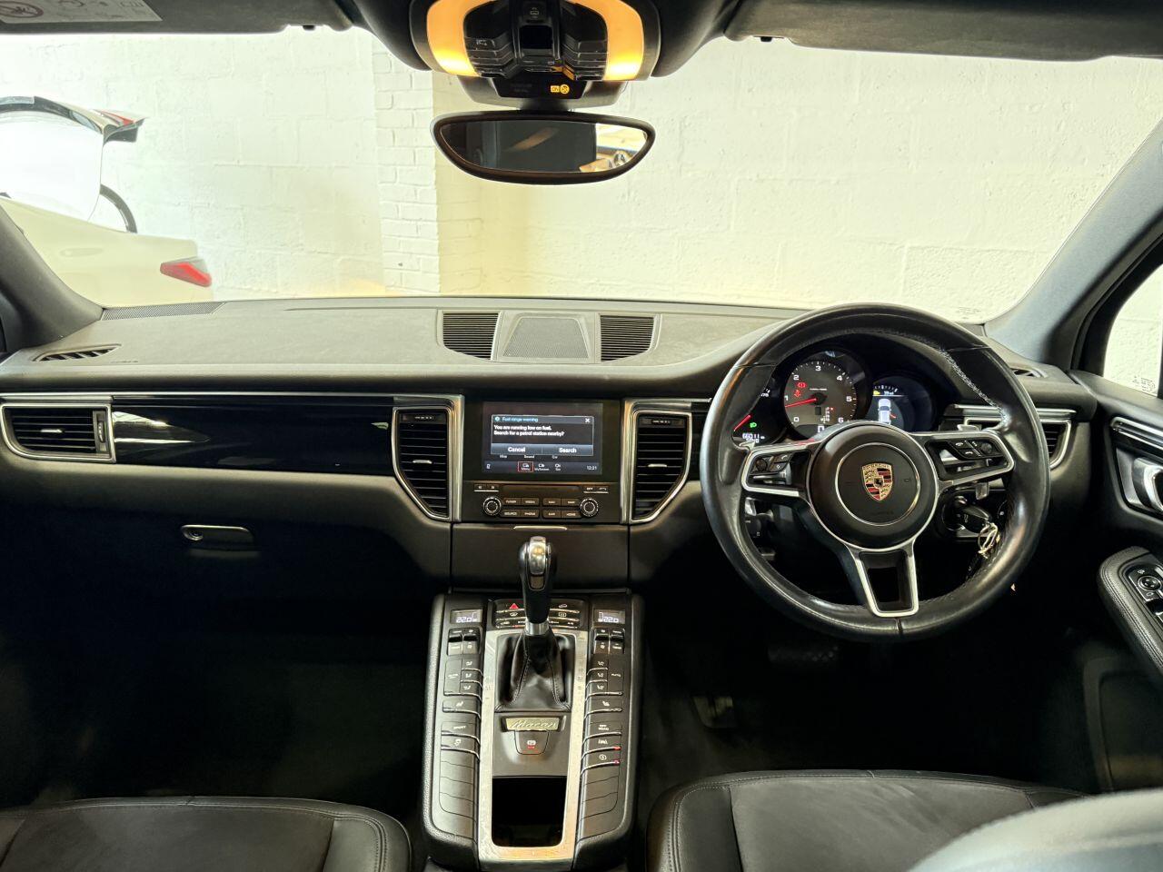 Porsche Macan view 34