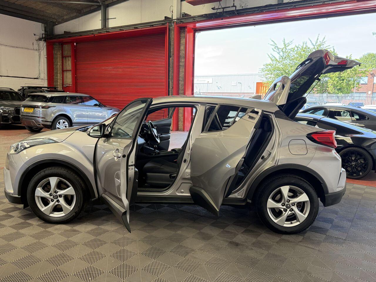 Toyota C-HR view 13