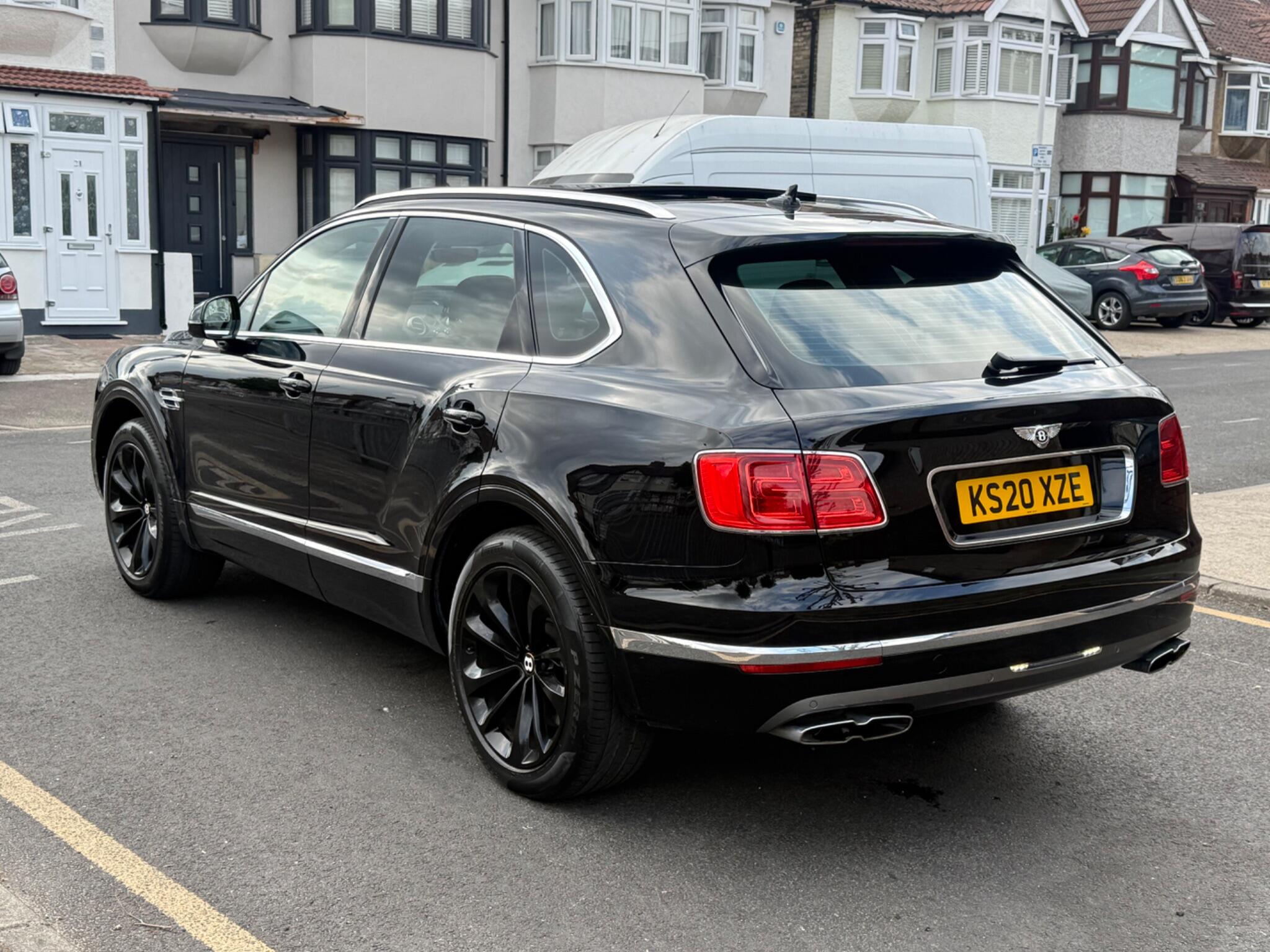 Bentley Bentayga view 5