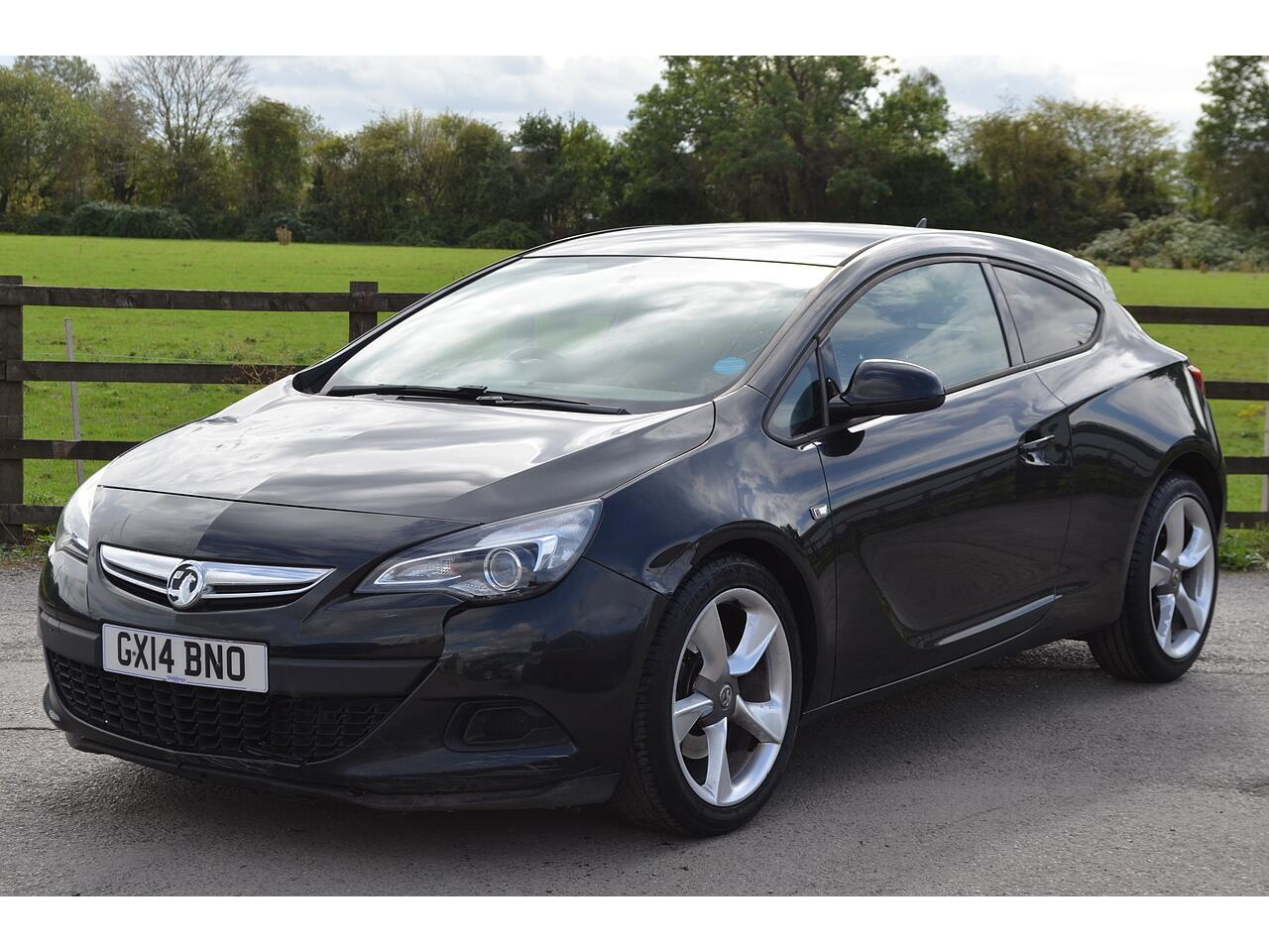 Vauxhall Astra GTC view 5