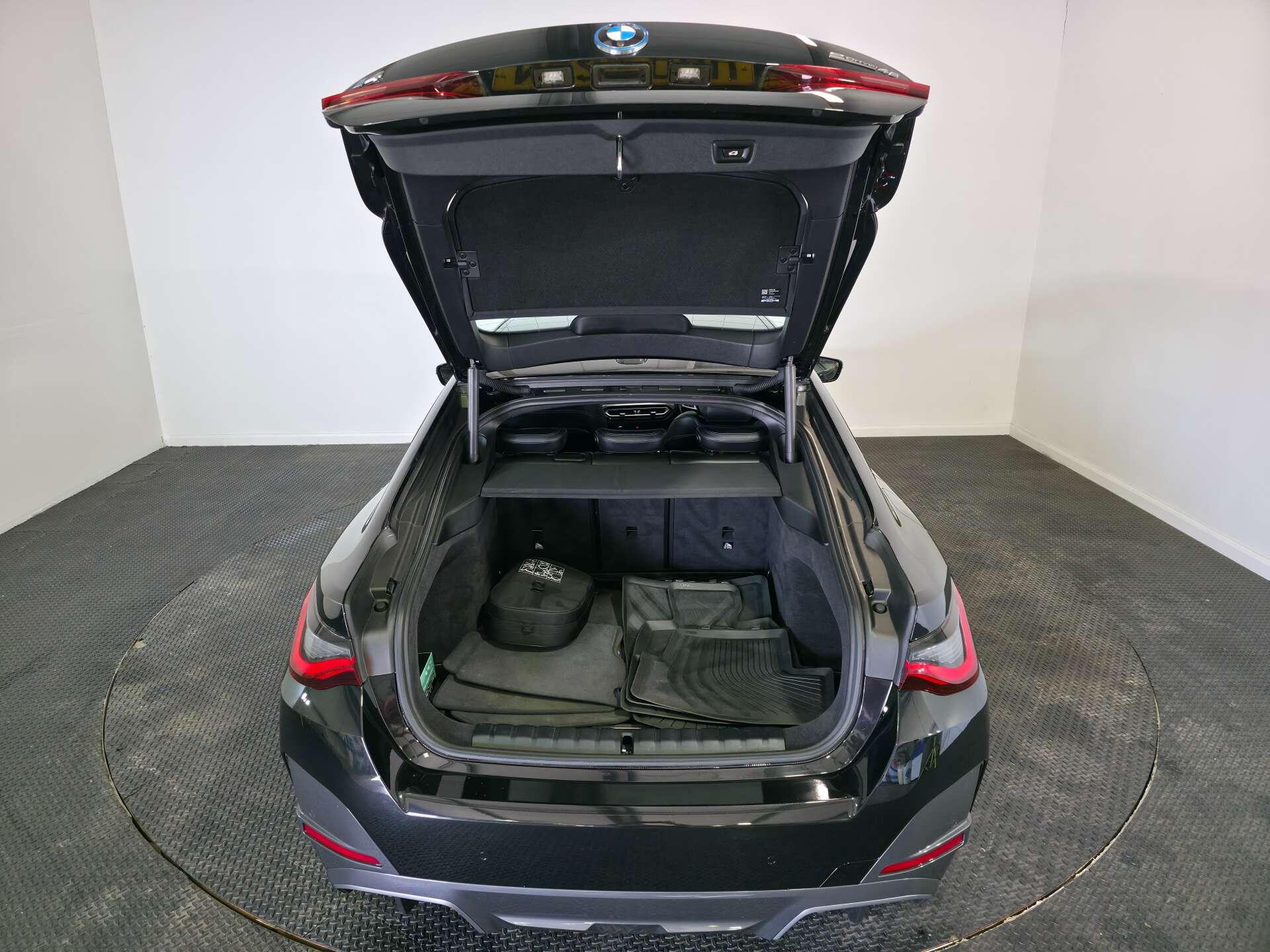 BMW I4 view 19