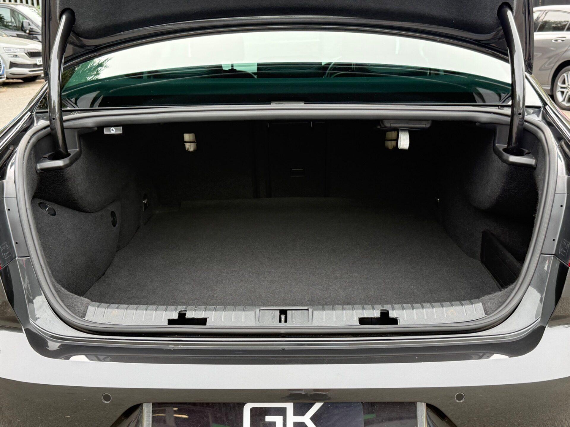 Volkswagen Passat view 23