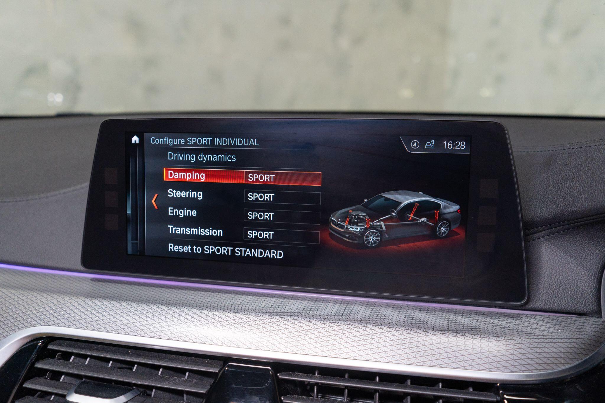 BMW 5 Series view 25