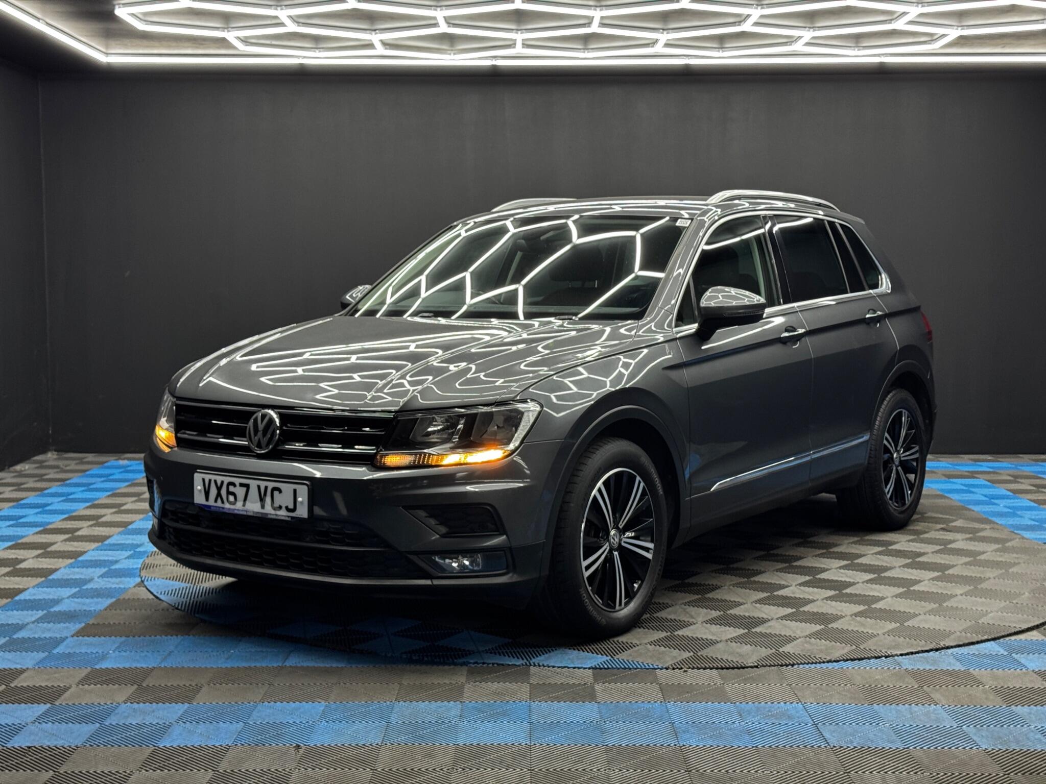 Volkswagen Tiguan view 3