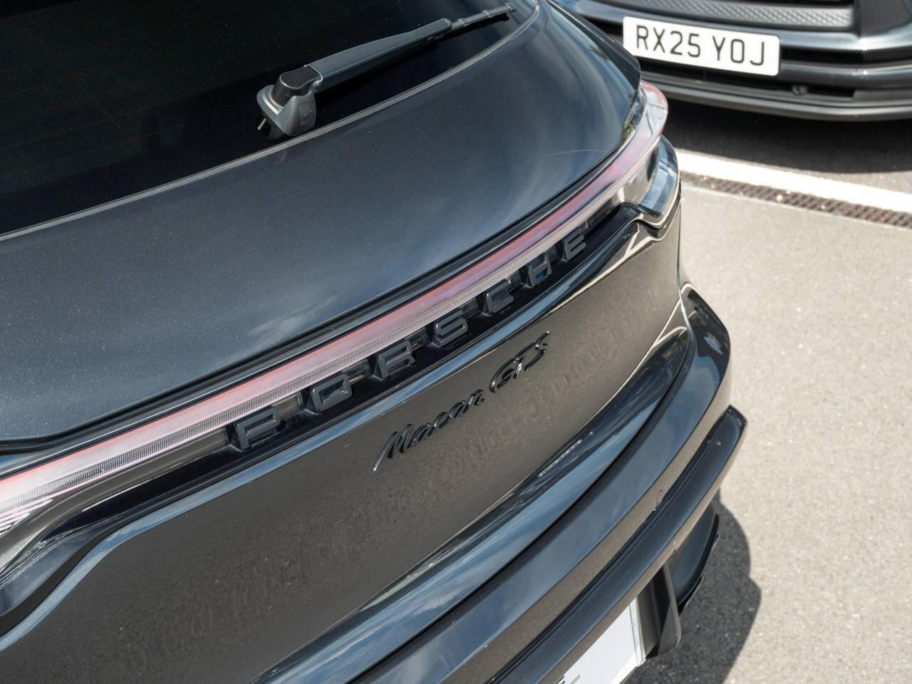 Porsche Macan view 9