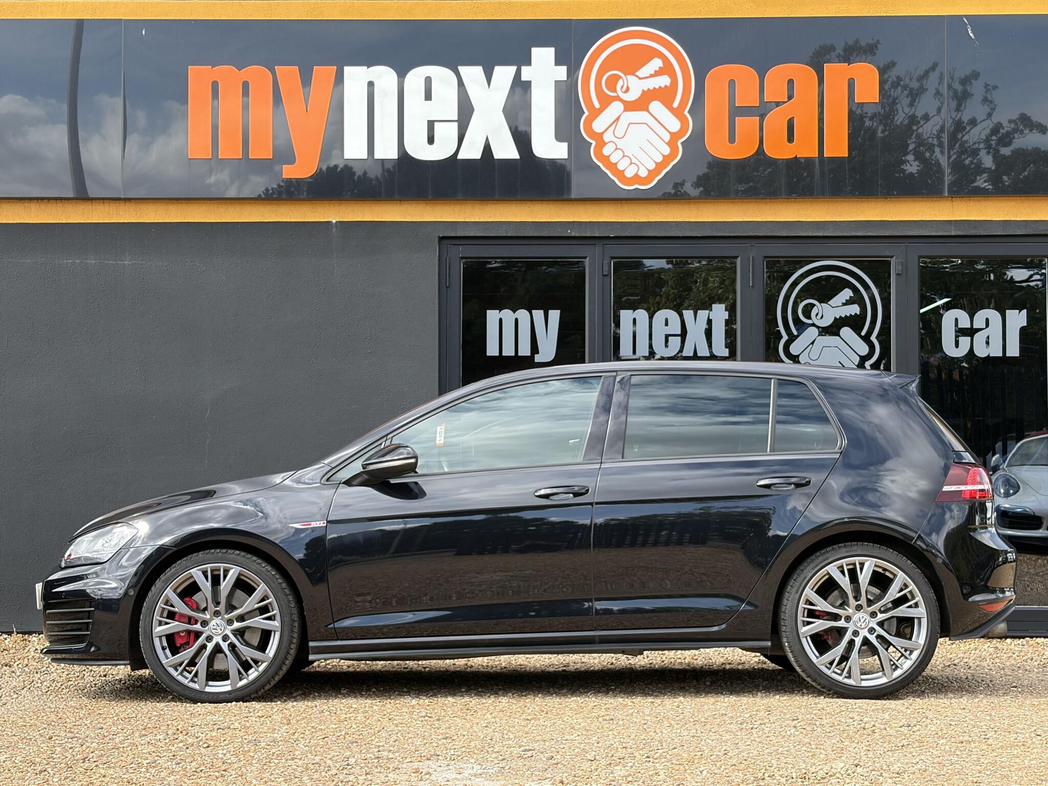 Volkswagen Golf view 6