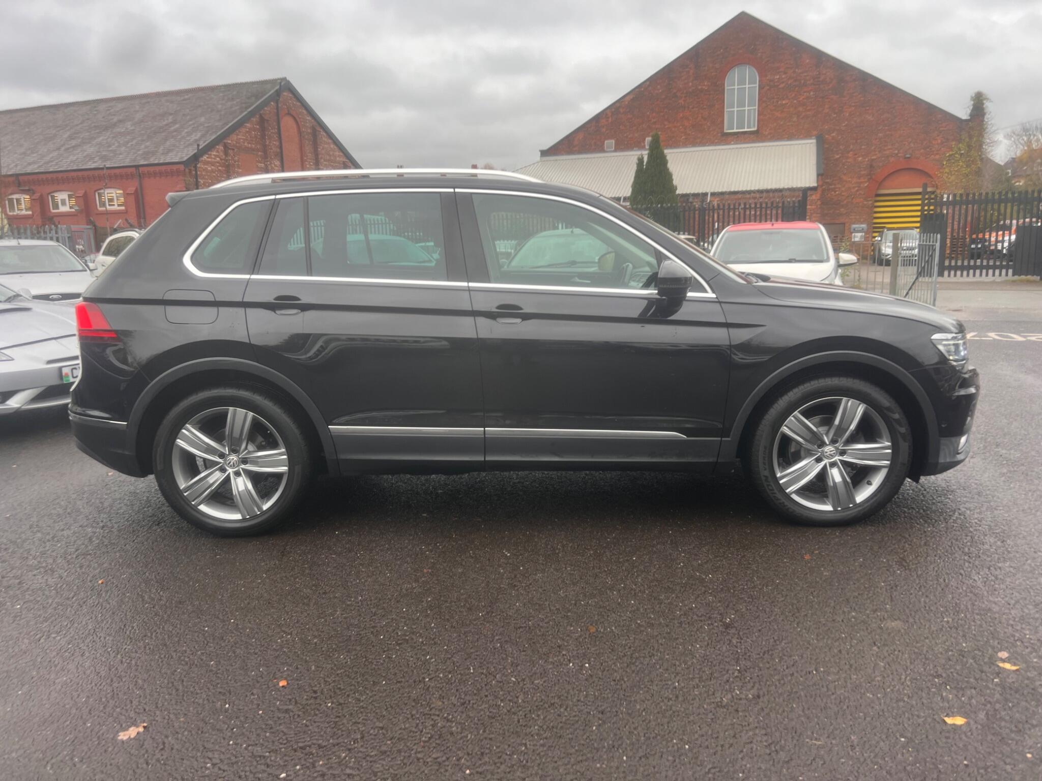 2017 Volkswagen Tiguan 2.0 TDI BlueMotion Tech SEL Euro 6 (s/s) 5dr • 52,000 miles image 9