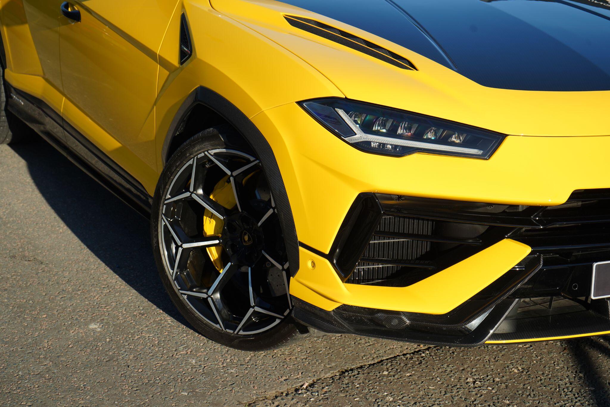 Lamborghini Urus view 33