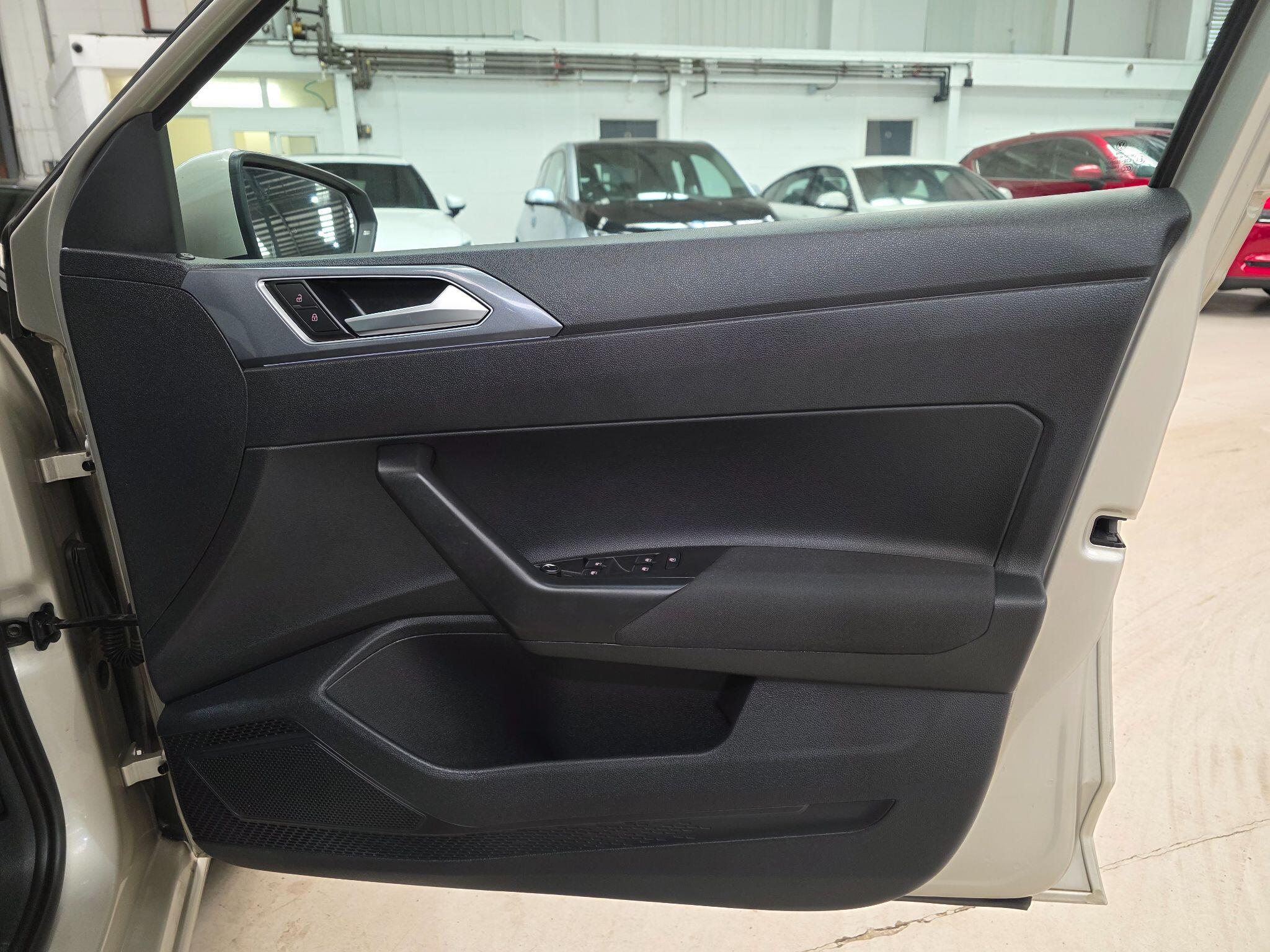 Volkswagen Polo view 13