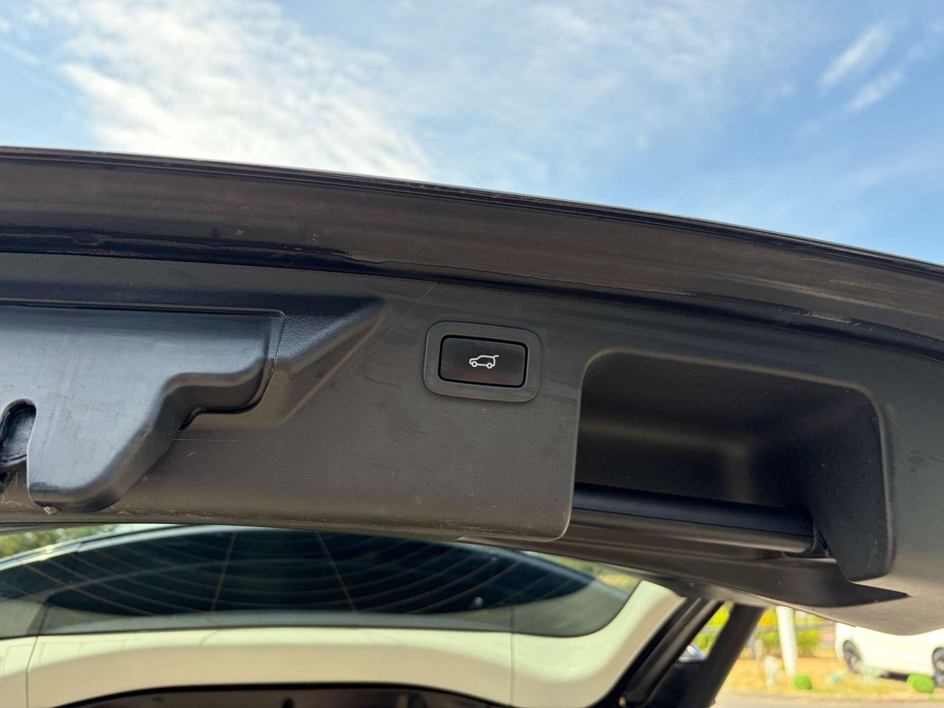 Land Rover Discovery Sport view 26