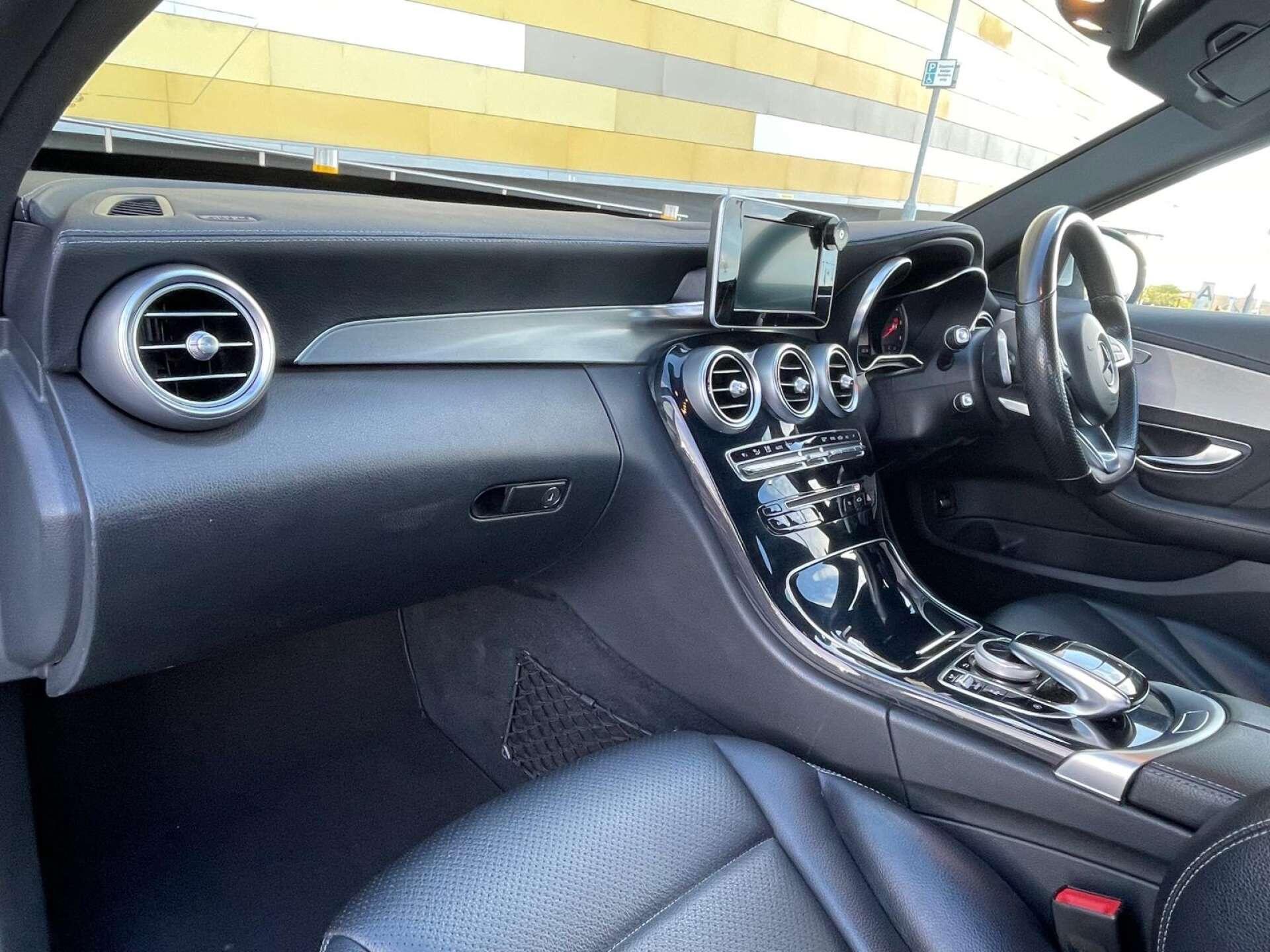 Mercedes-Benz C-Class view 39