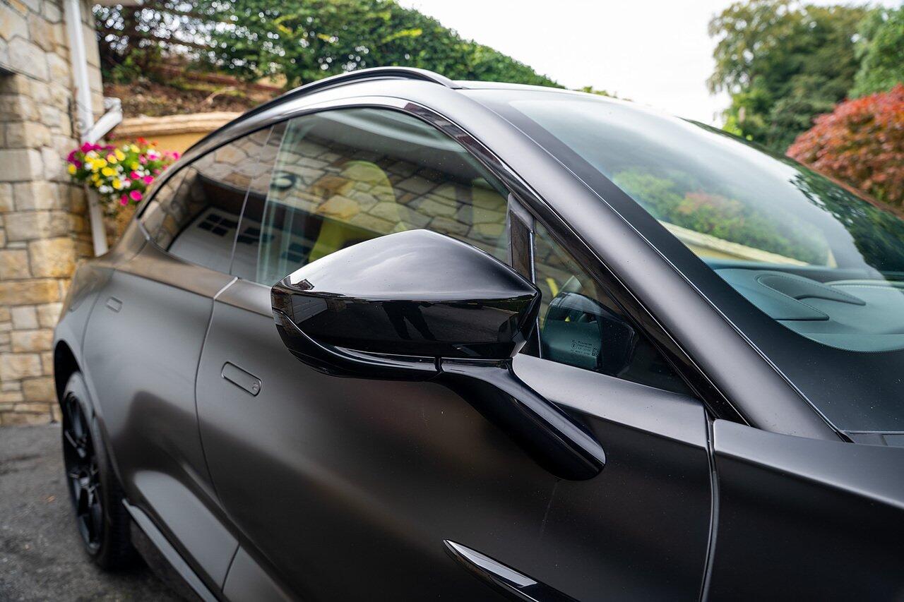 Aston Martin DBX view 41