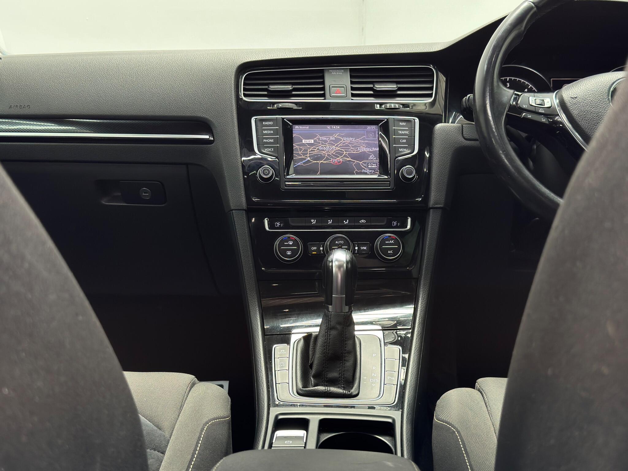 Volkswagen Golf view 40