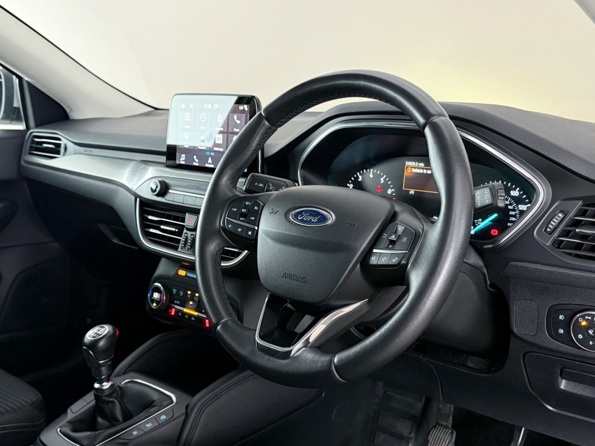 Ford Focus view 3