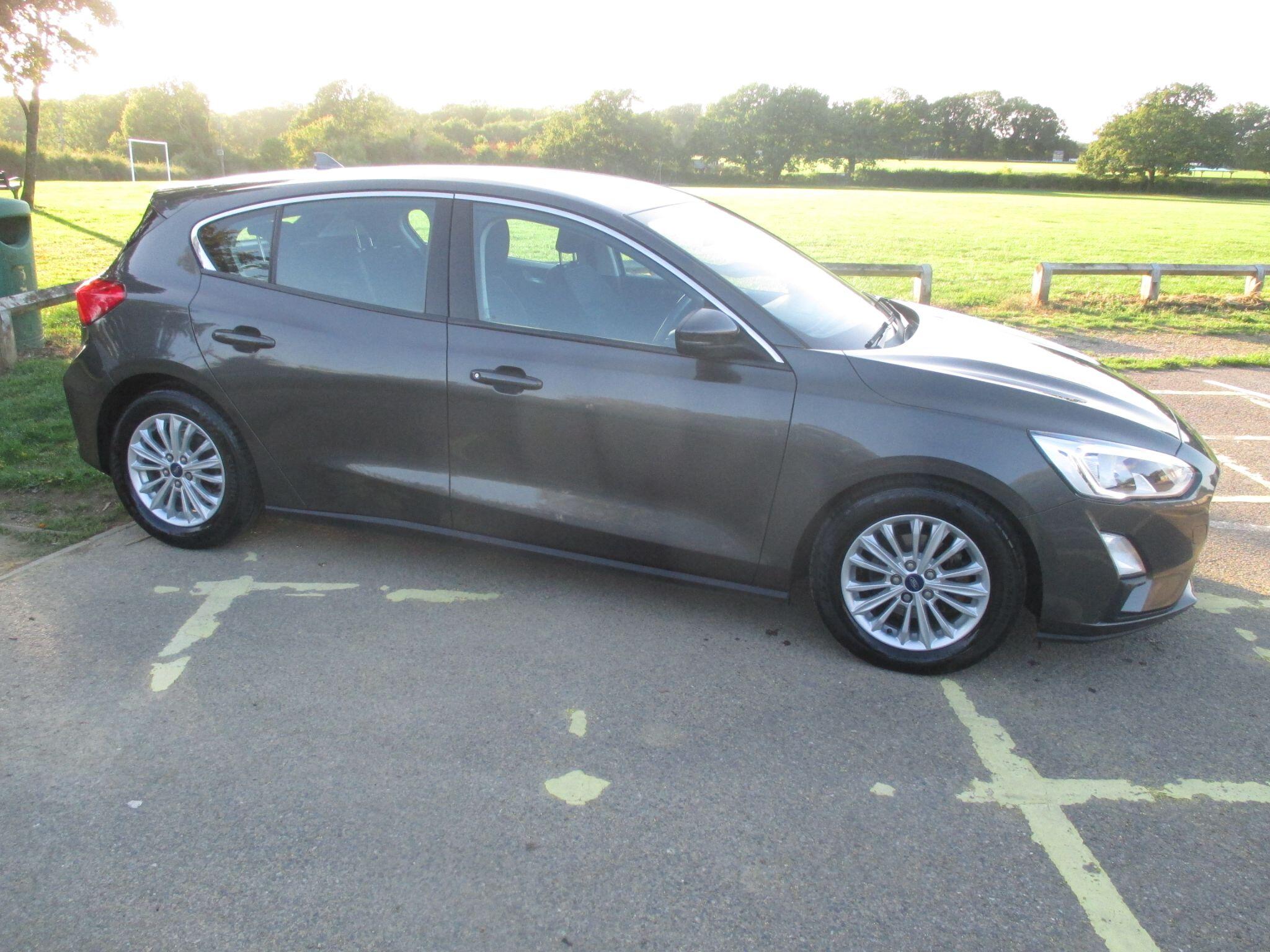 Ford Focus view 8