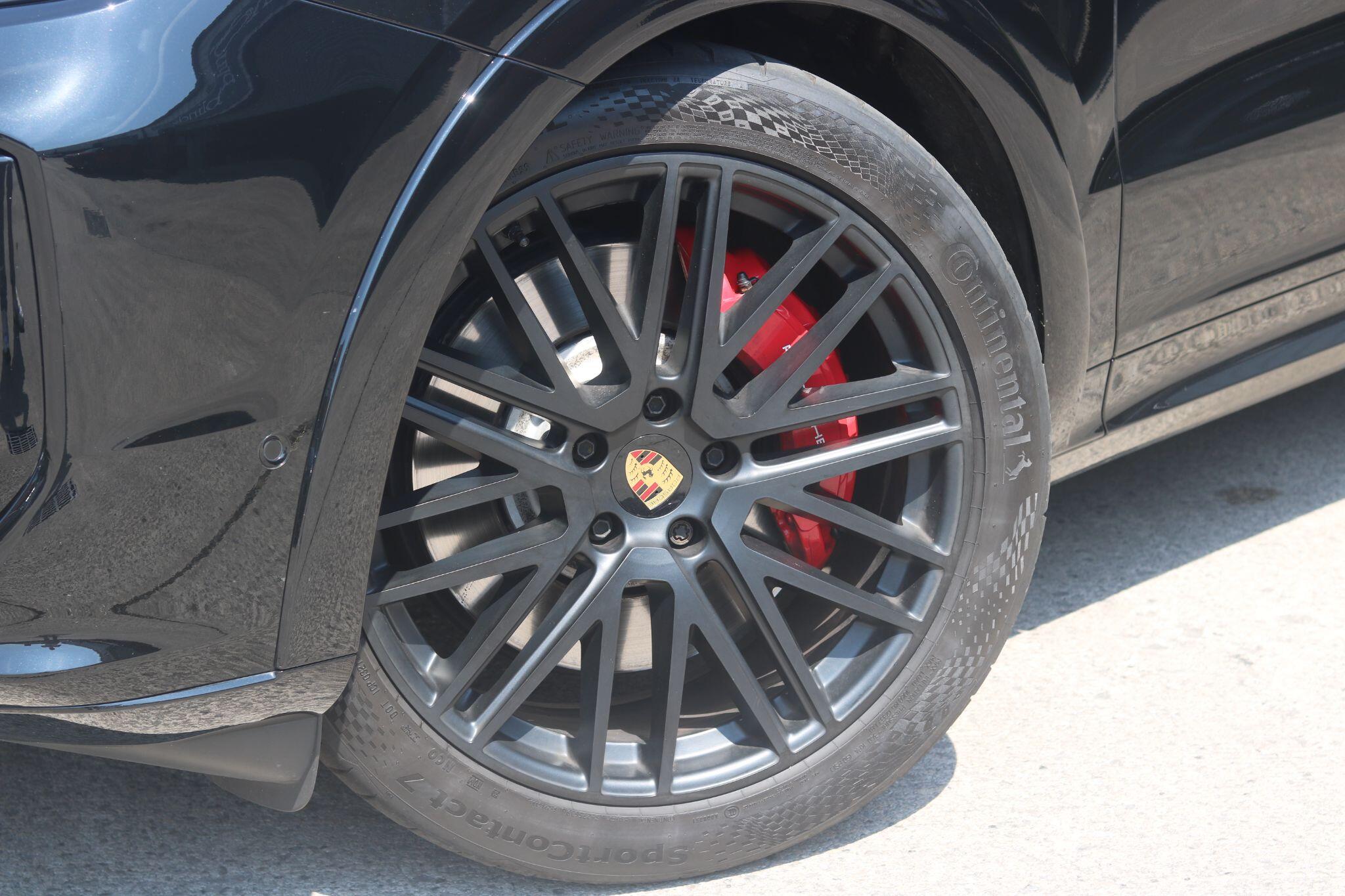 Porsche Cayenne view 7