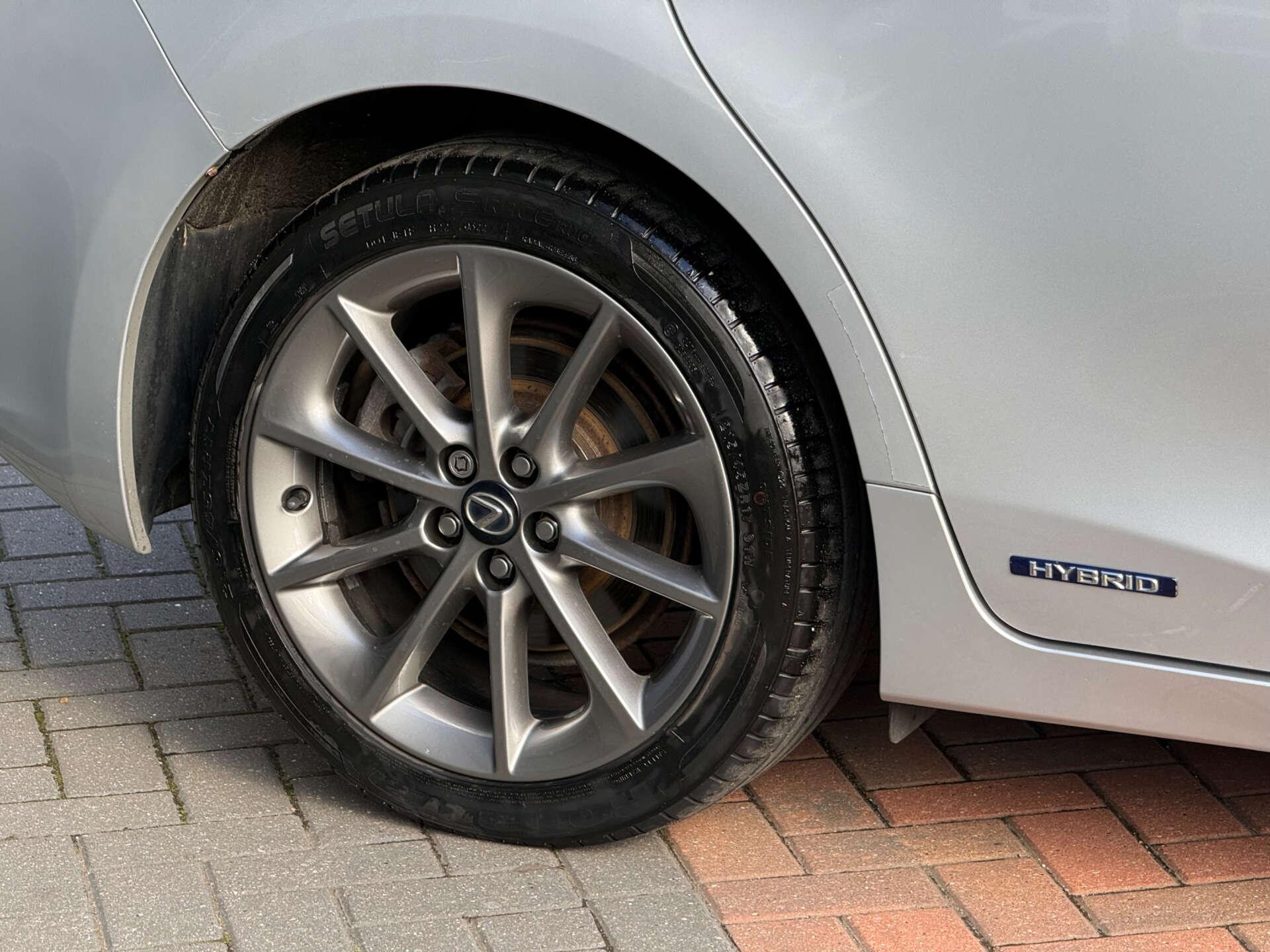 Lexus CT view 17