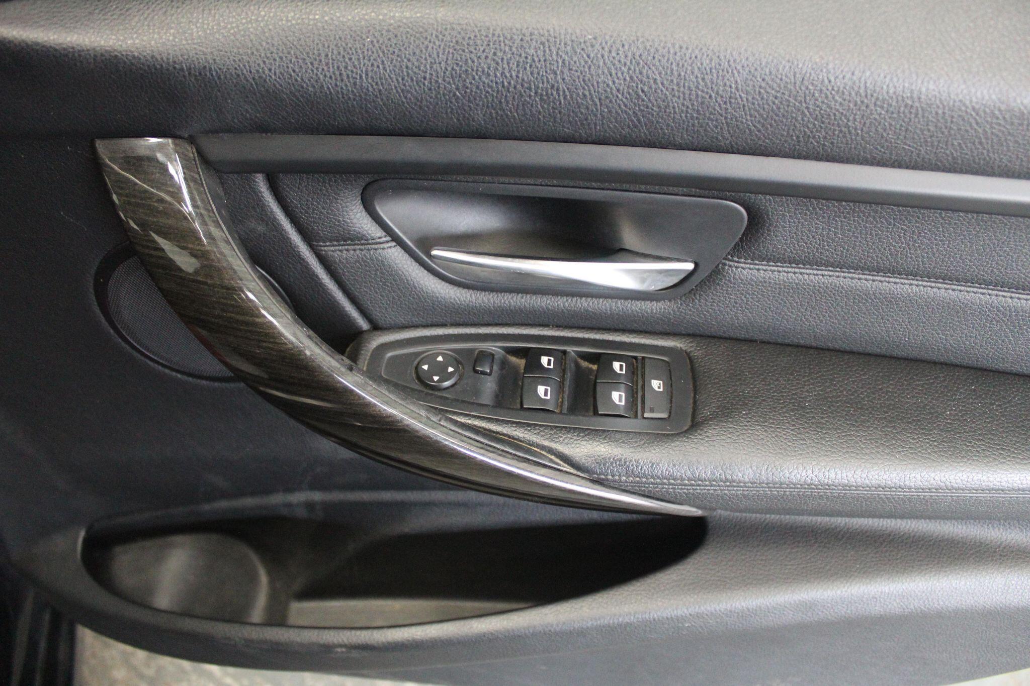 BMW 3 Series view 45