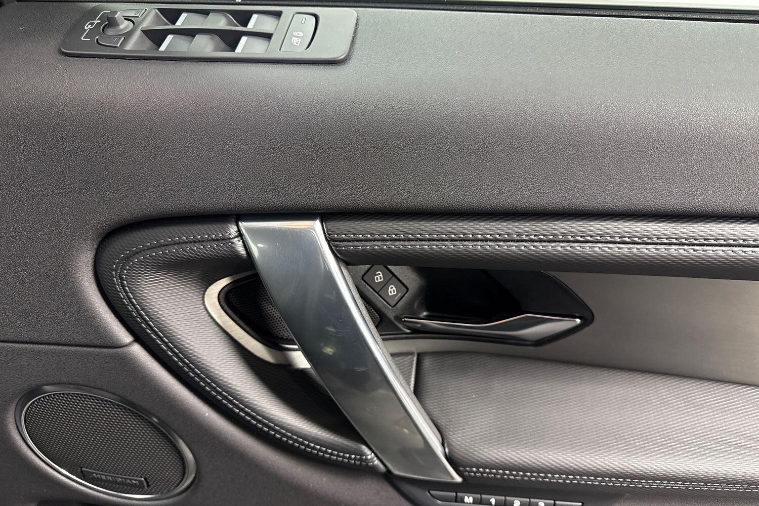 Land Rover Discovery Sport view 21