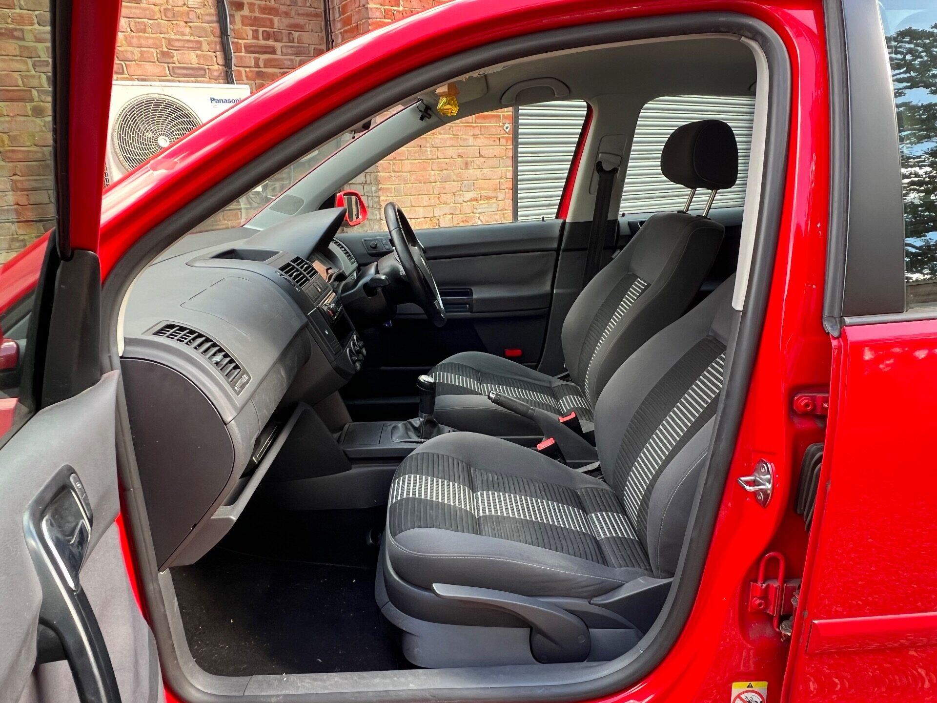Volkswagen Polo view 3