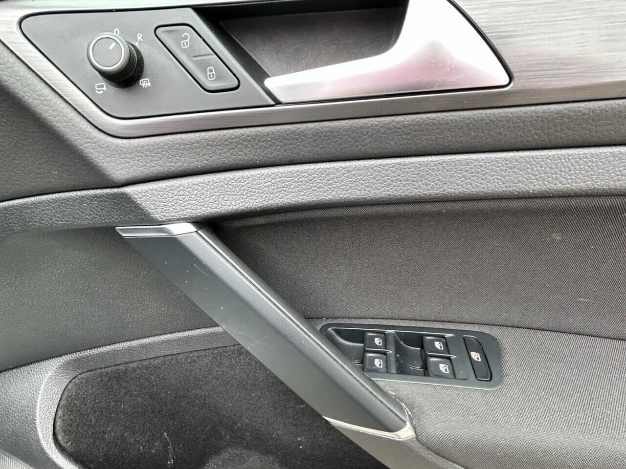 Volkswagen Golf view 26